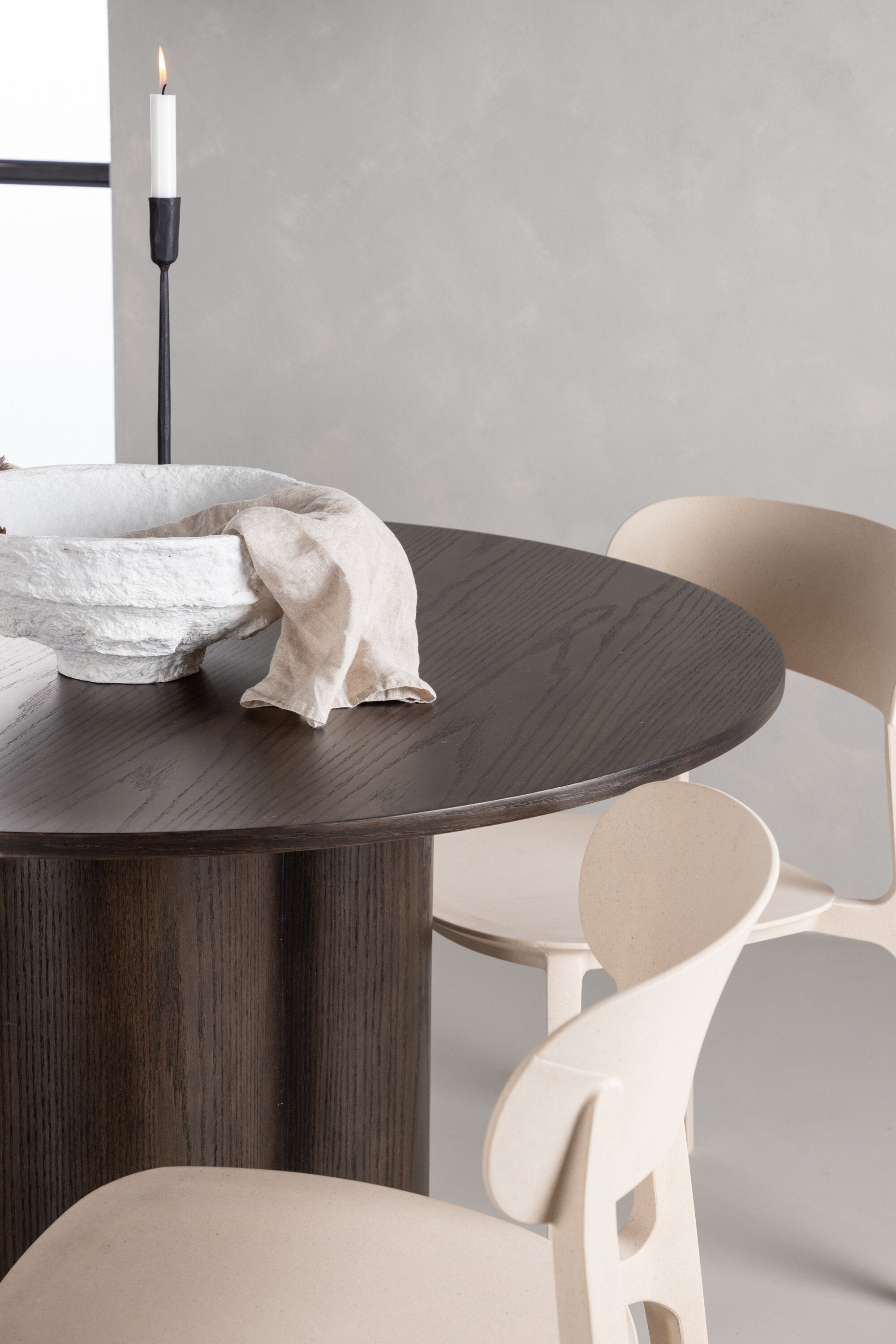 Olivia Esszimmer Set + Astol ⌀110cm/4St. in Braun / Beige präsentiert im Onlineshop von KAQTU Design AG. Esszimmerset ist von Venture Home