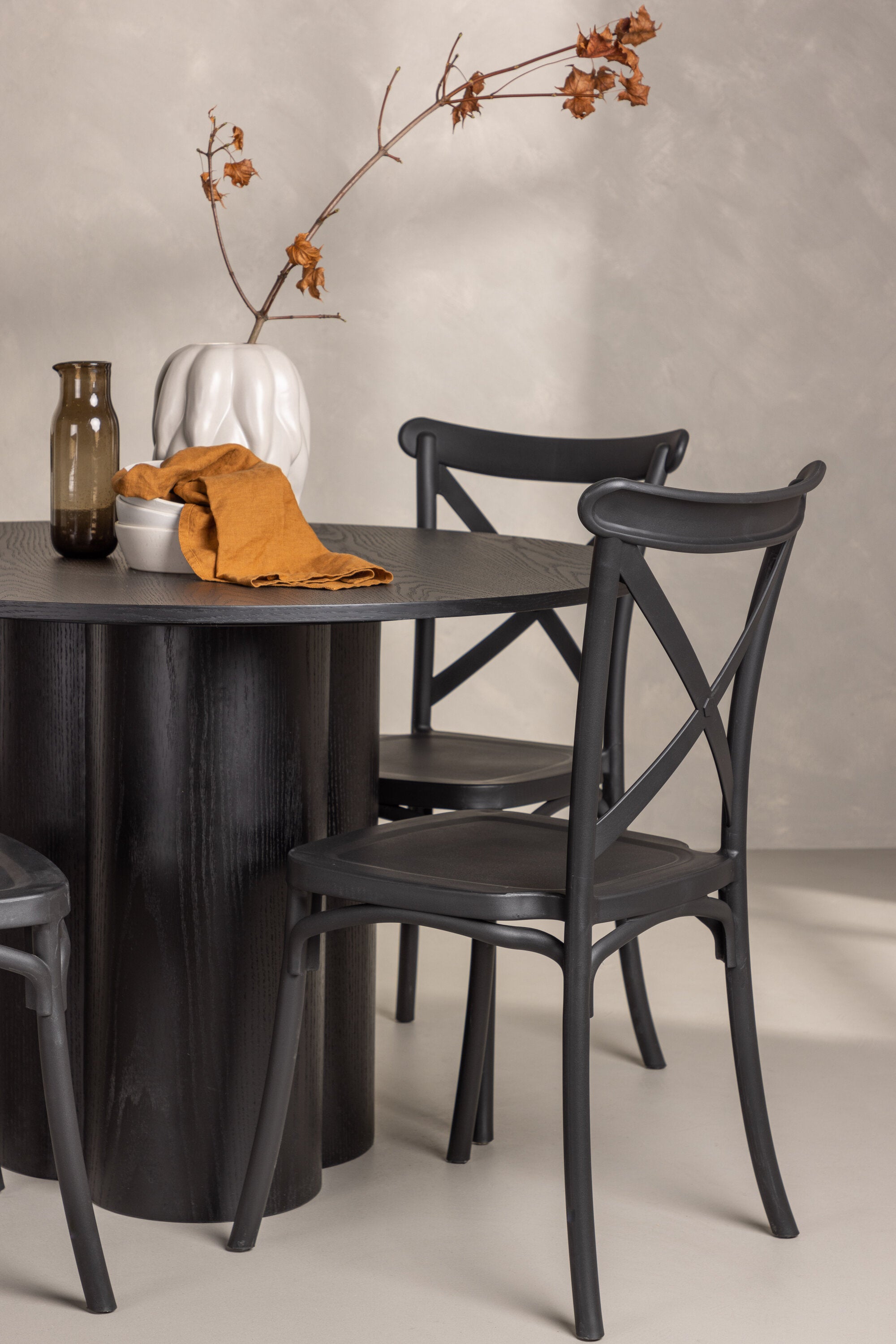 Olivia Esszimmer Set + Crosett ⌀110cm/4St. in Schwarz präsentiert im Onlineshop von KAQTU Design AG. Esszimmerset ist von Venture Home