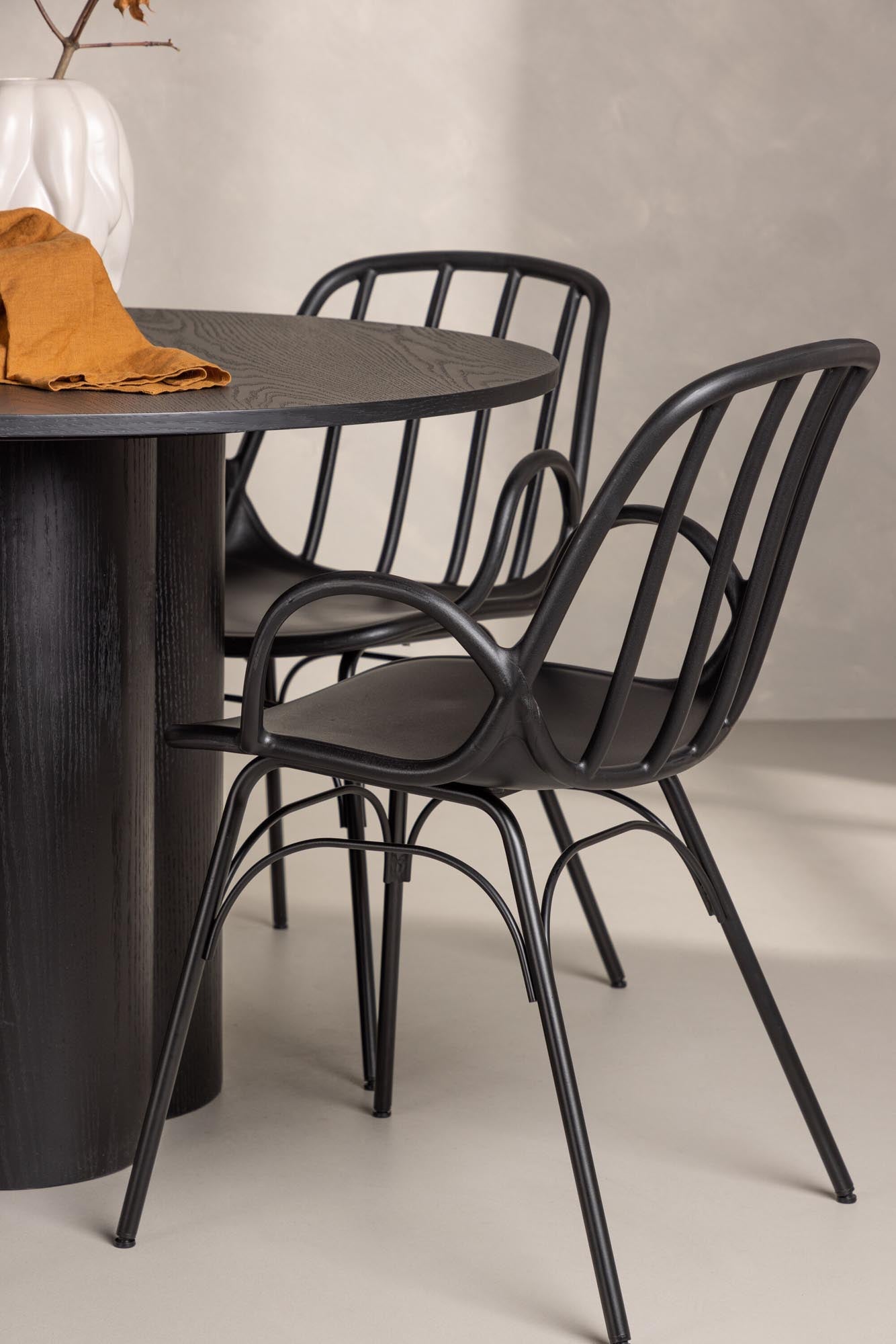 Modernes Olivia Esszimmerset mit Dyrön Tisch, 110cm, von Venture Home.