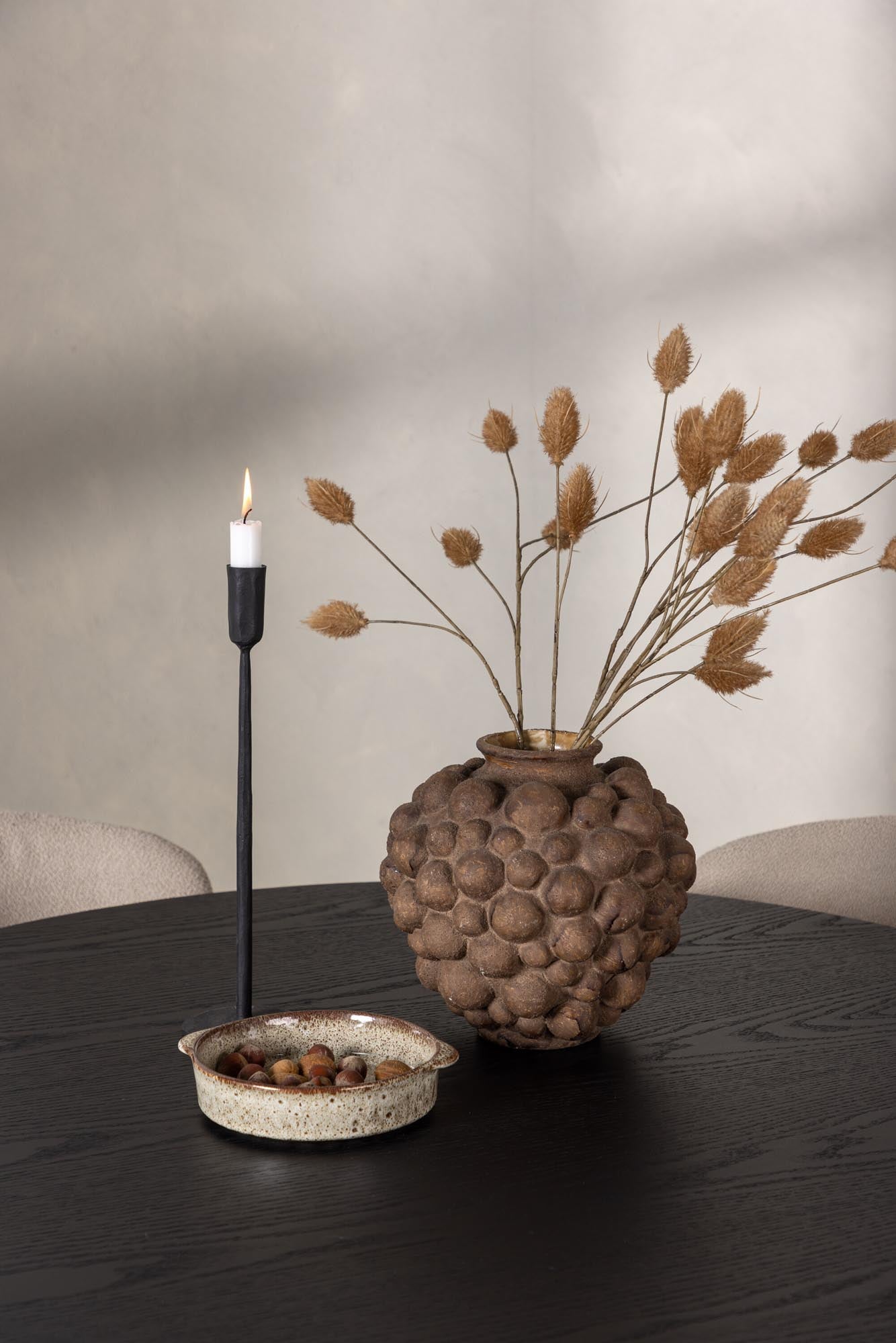 Elegantes Olivia Esszimmer Set mit runder Tischplatte und 4 stilvollen Stühlen. Ideal für gesellige Runden und modernes Ambiente.