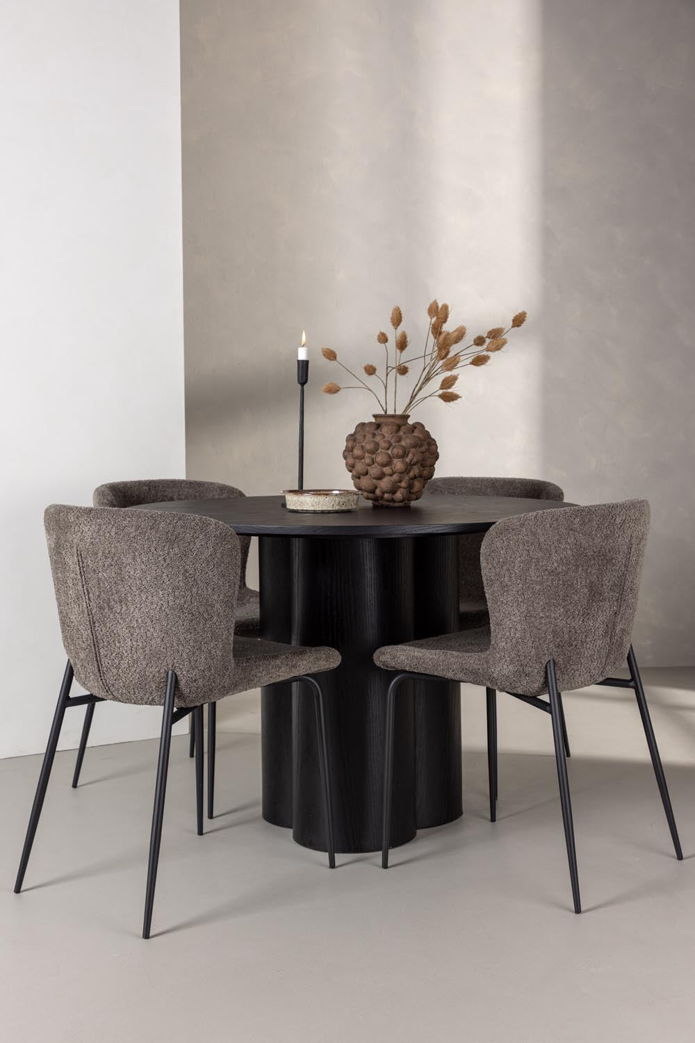 Olivia Esszimmer Set + Modesto ⌀110cm/4St. in Schwarz / Beige / Grau präsentiert im Onlineshop von KAQTU Design AG. Esszimmerset ist von Venture Home