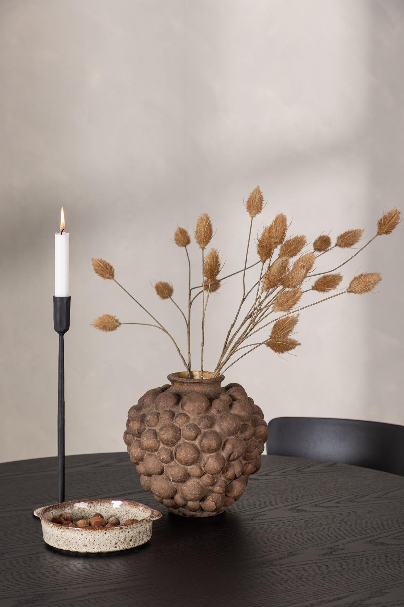 Elegantes Olivia Esszimmer Set mit runden Tisch (⌀110cm) und 4 modernen Ursholmen Stühlen. Ideal für stilvolle Esszimmer und gesellige Zusammenkünfte.