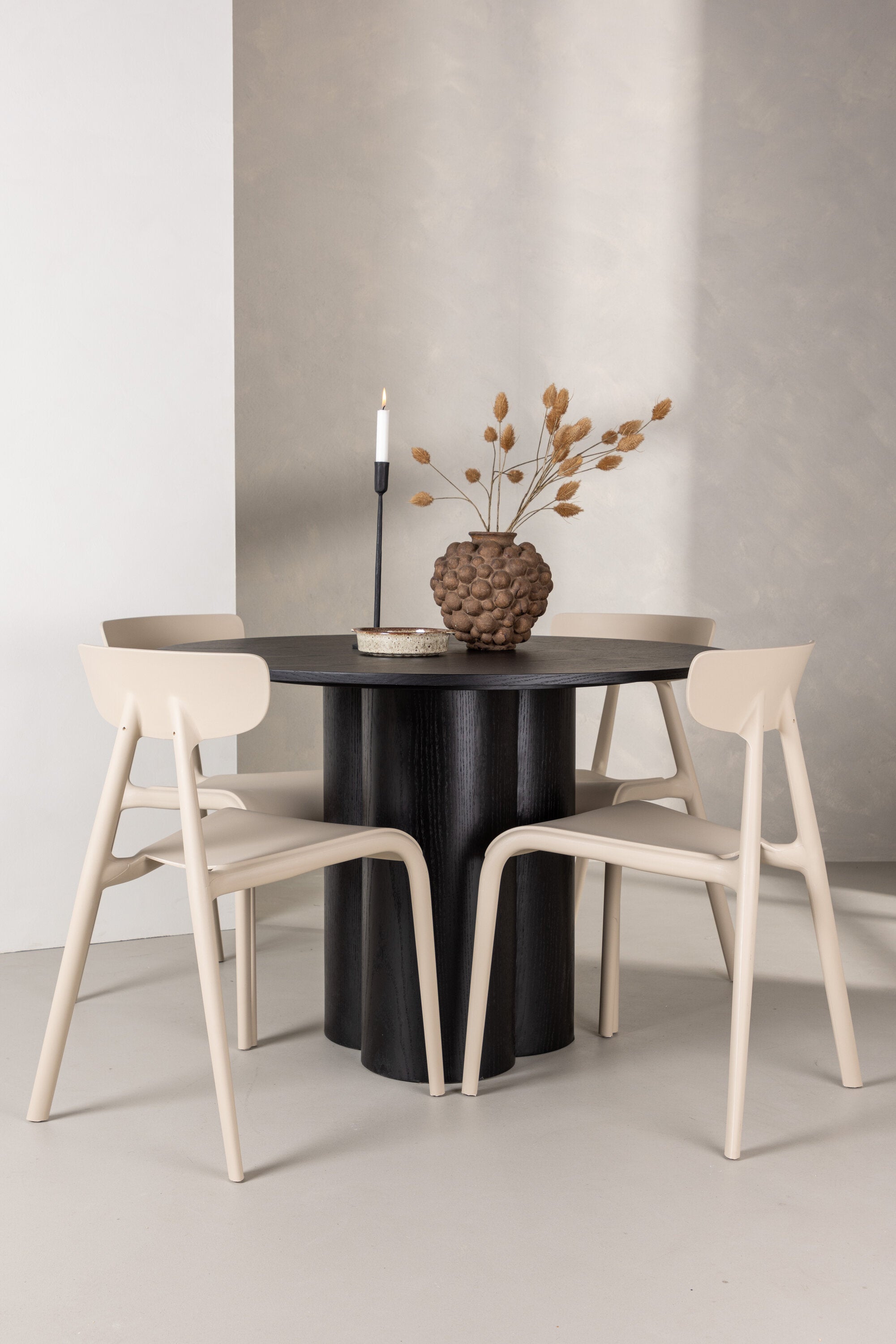 Olivia Esszimmer Set + Ursholmen ⌀110cm/4St. in Beige präsentiert im Onlineshop von KAQTU Design AG. Esszimmerset ist von Venture Home