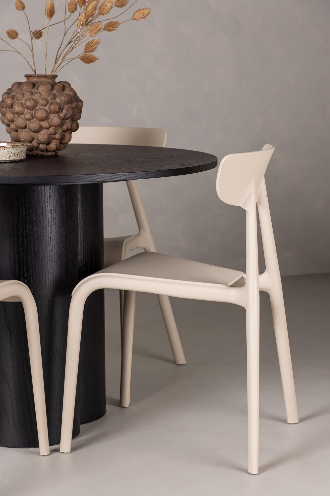 Elegantes Esszimmer Set: Runder Olivia Tisch (110 cm) und 4 Ursholmen Stühle. Ideal für stilvolle Essbereiche mit skandinavischem Flair.