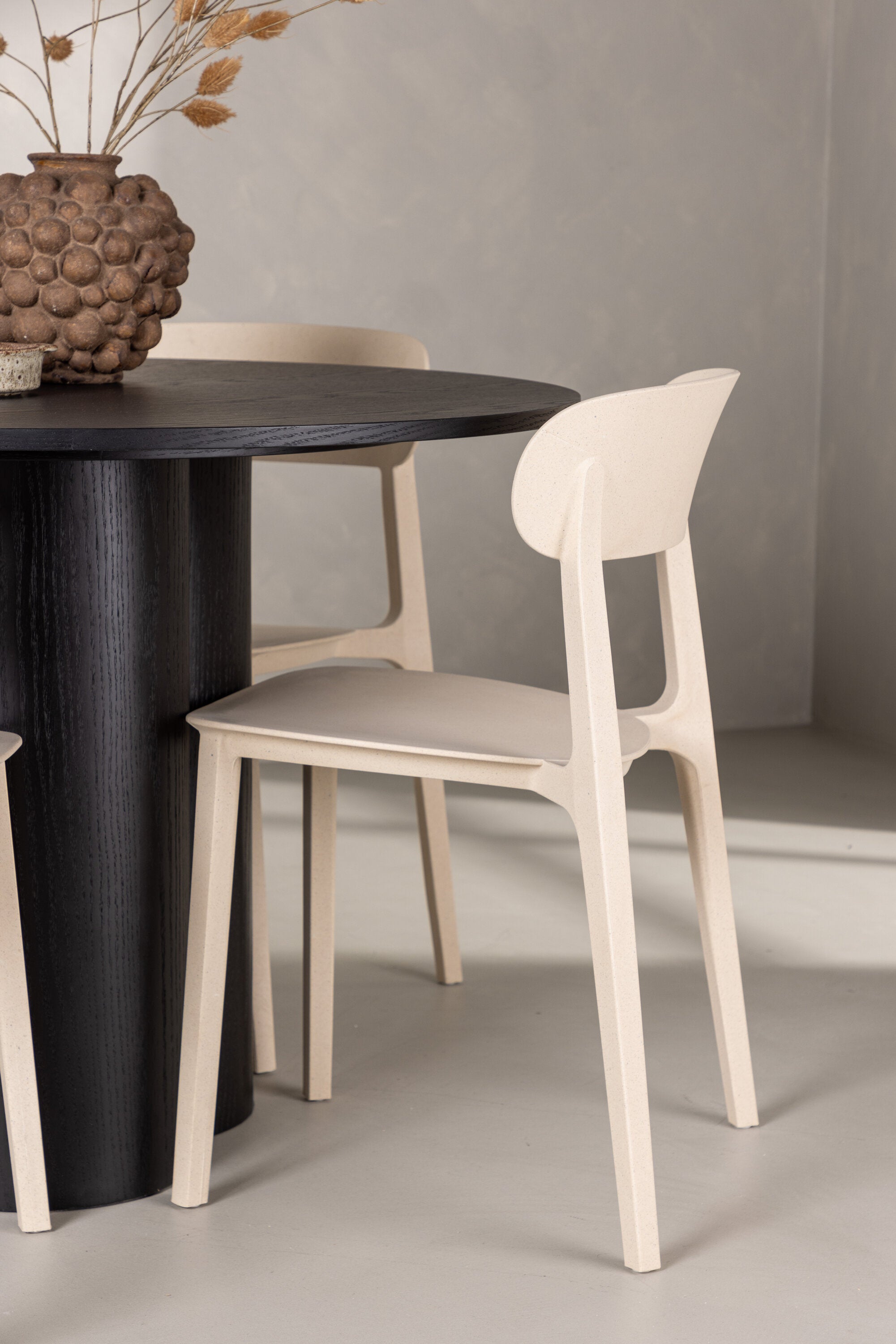 Olivia Esszimmer Set + Astol ⌀110cm/4St. in Schwarz / Beige präsentiert im Onlineshop von KAQTU Design AG. Esszimmerset ist von Venture Home