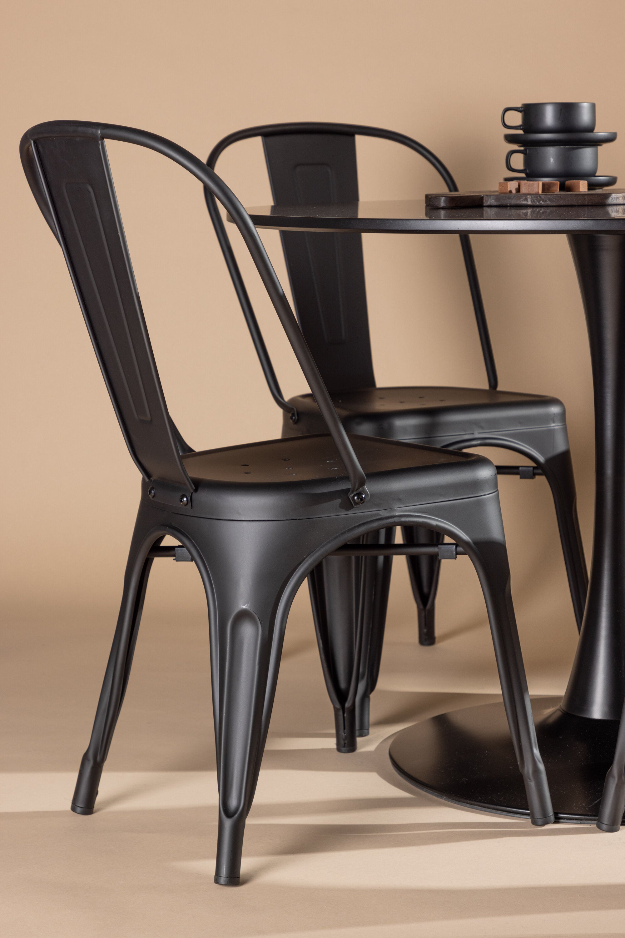 Glade Esszimmerset + Tempe ⌀100cm/4St. in Schwarz präsentiert im Onlineshop von KAQTU Design AG. Esszimmerset ist von Venture Home