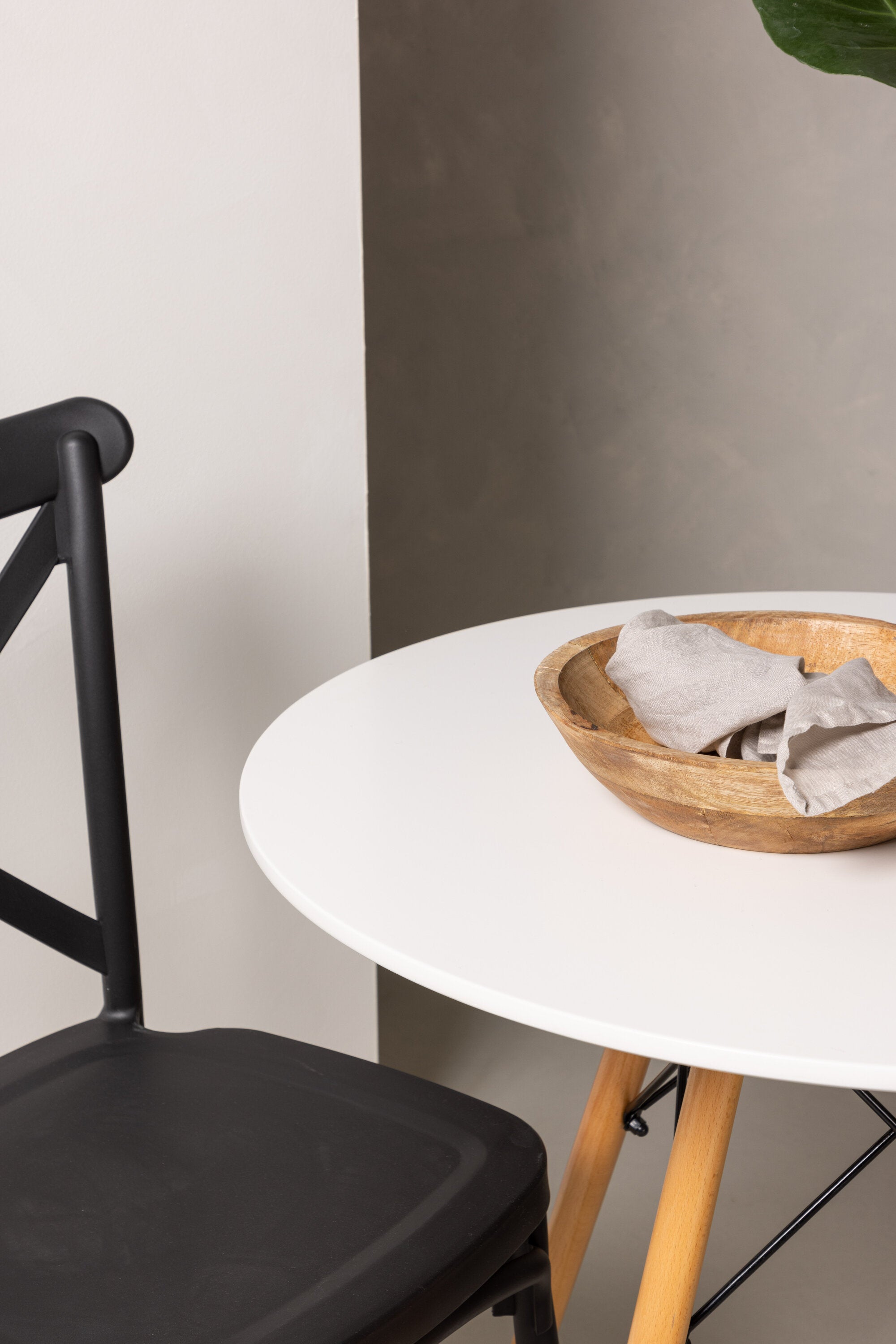 Danburi Esszimmerset + Crosett ⌀60cm/2St. in Schwarz präsentiert im Onlineshop von KAQTU Design AG. Esszimmerset ist von Venture Home