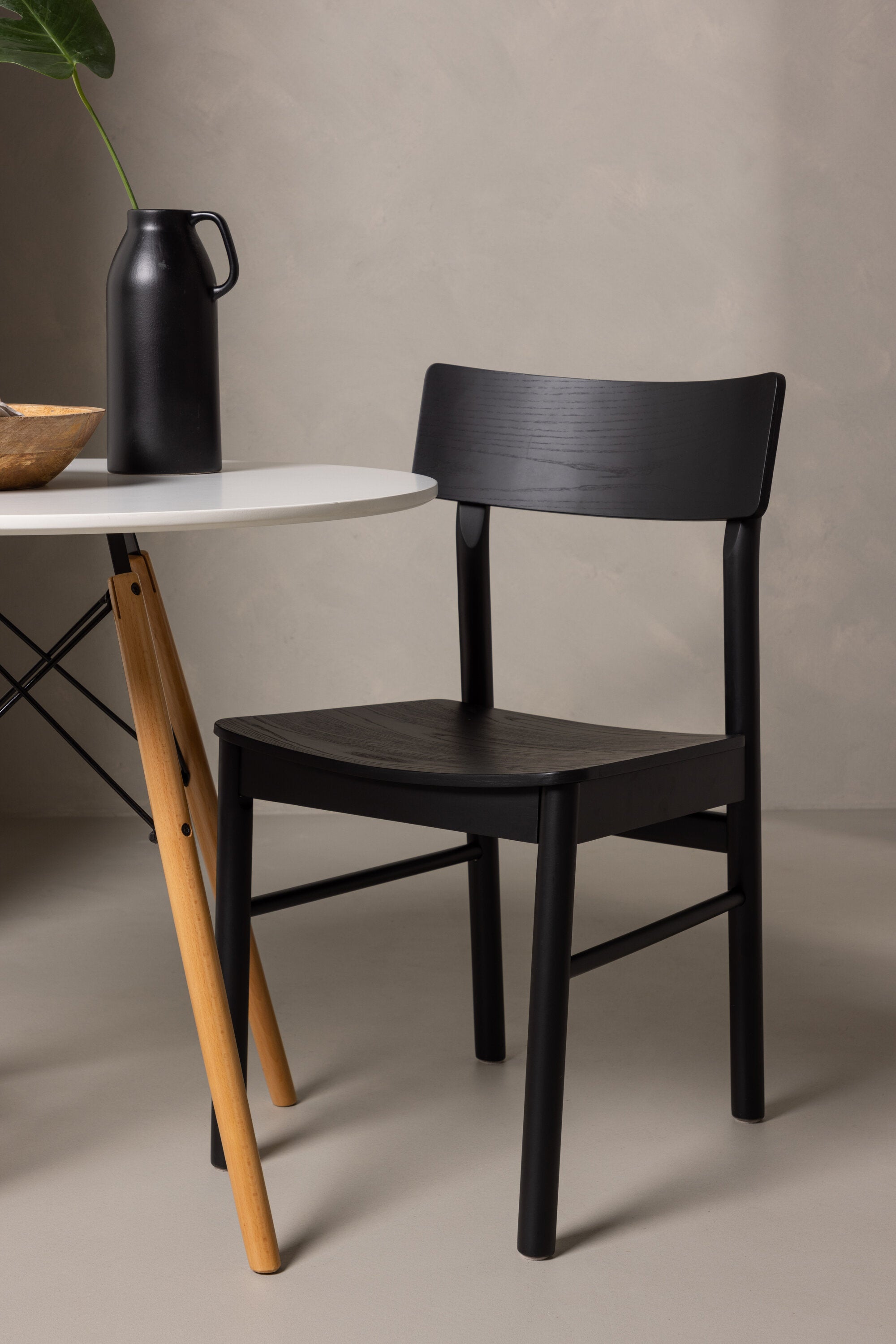 Danburi Esszimmerset + Montros ⌀60cm/2St. in Schwarz präsentiert im Onlineshop von KAQTU Design AG. Esszimmerset ist von Venture Home