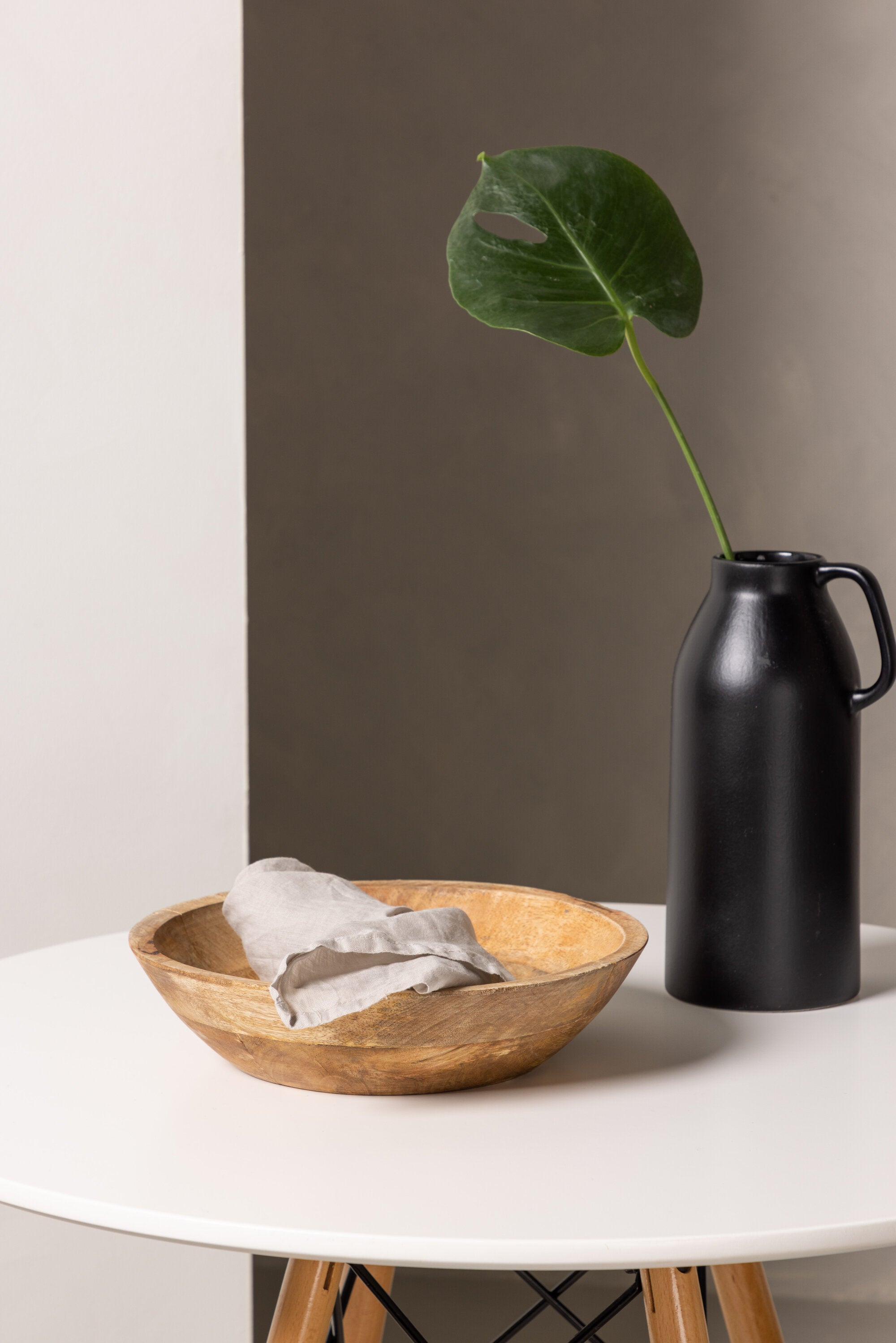 Danburi Esszimmerset + Montros ⌀60cm/2St. in Schwarz präsentiert im Onlineshop von KAQTU Design AG. Esszimmerset ist von Venture Home