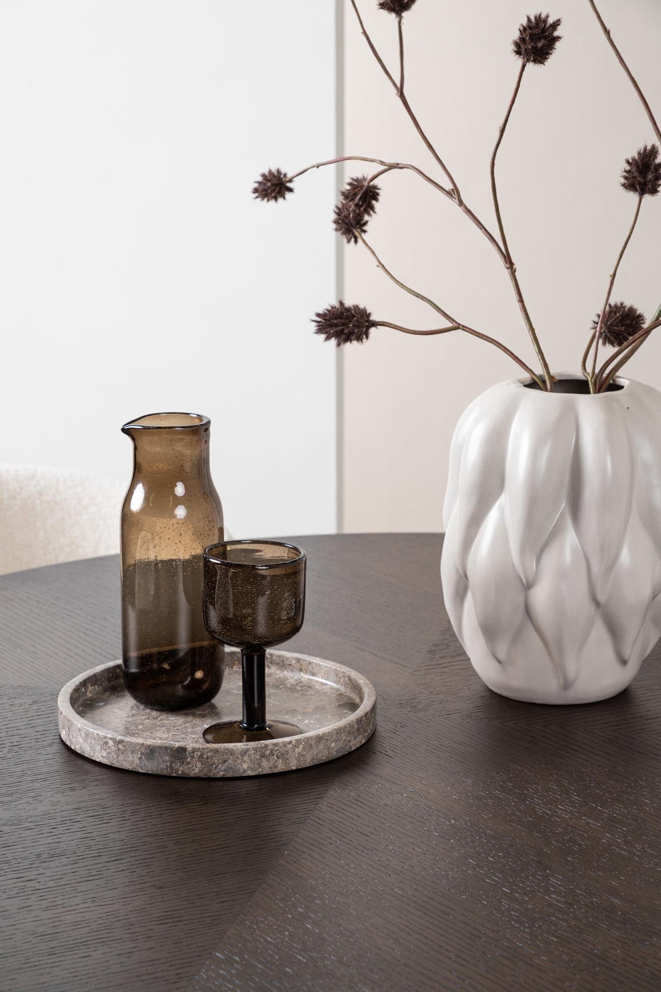 Skandinavisches Esszimmerset für stilvolle und gemütliche Runden.