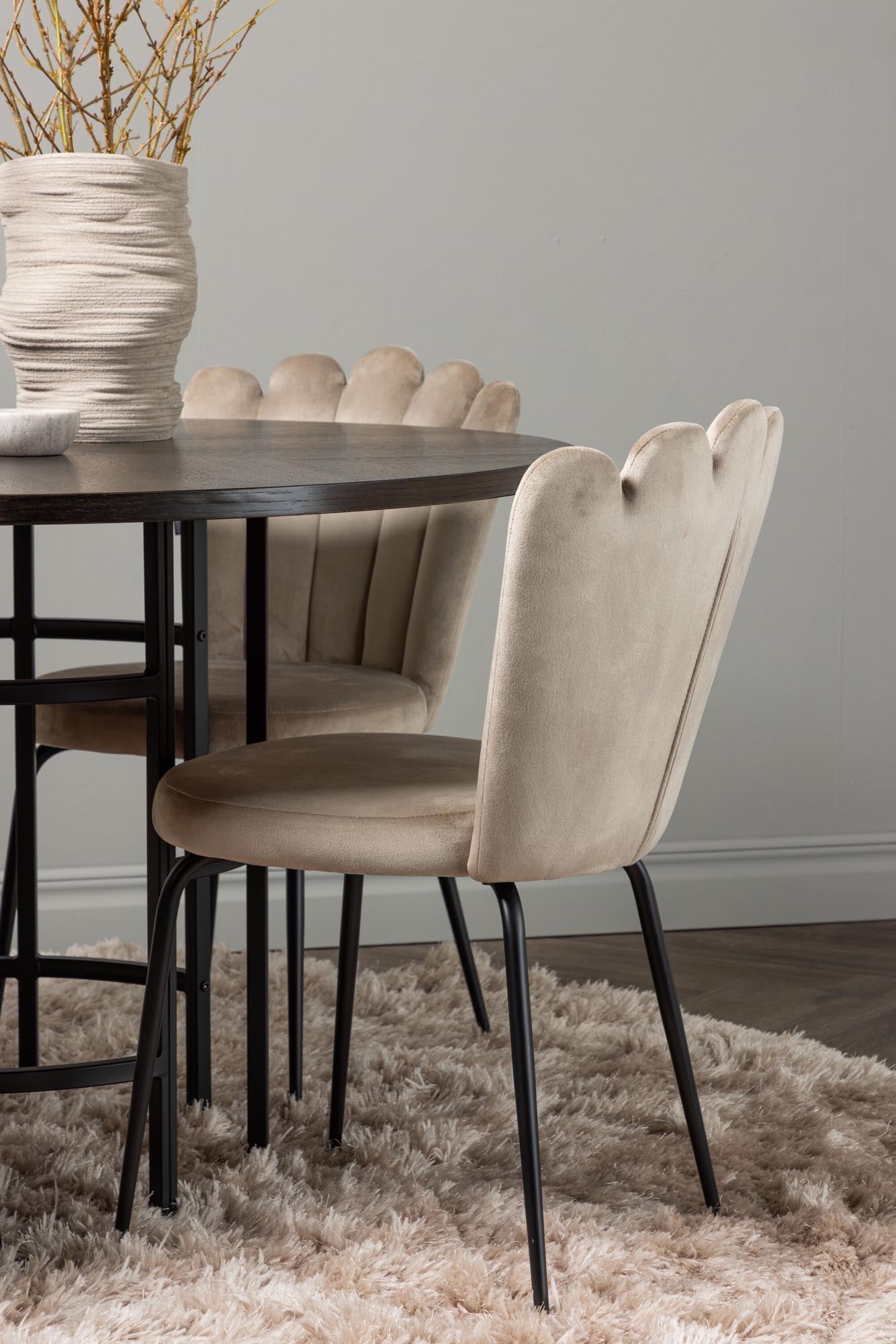 Modernes Esszimmerset Copenhagen + Limhamn für zeitlose Eleganz.