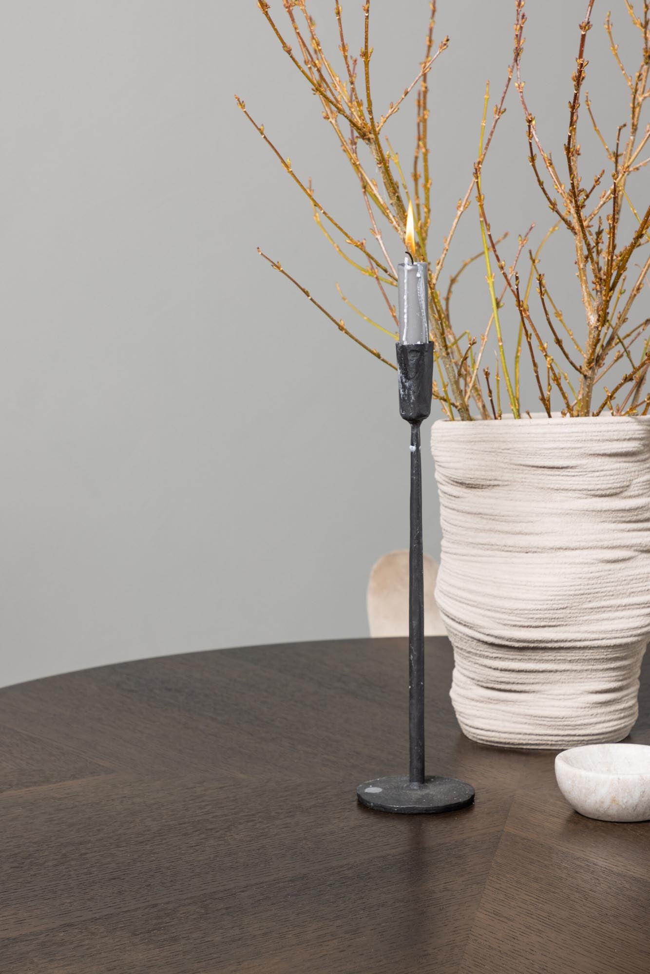 Stilvolles Esszimmerset Copenhagen + Limhamn Light: Eleganter Tisch und luxuriöse Stühle für gesellige Abende in Ihrem Zuhause.