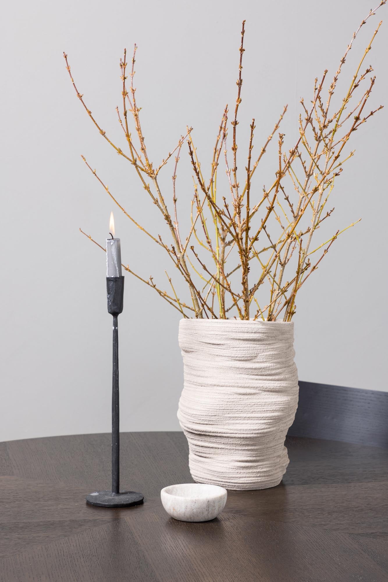 Venture Home: Moderner Copenhagen Tisch mit 4 Montros Stühlen.