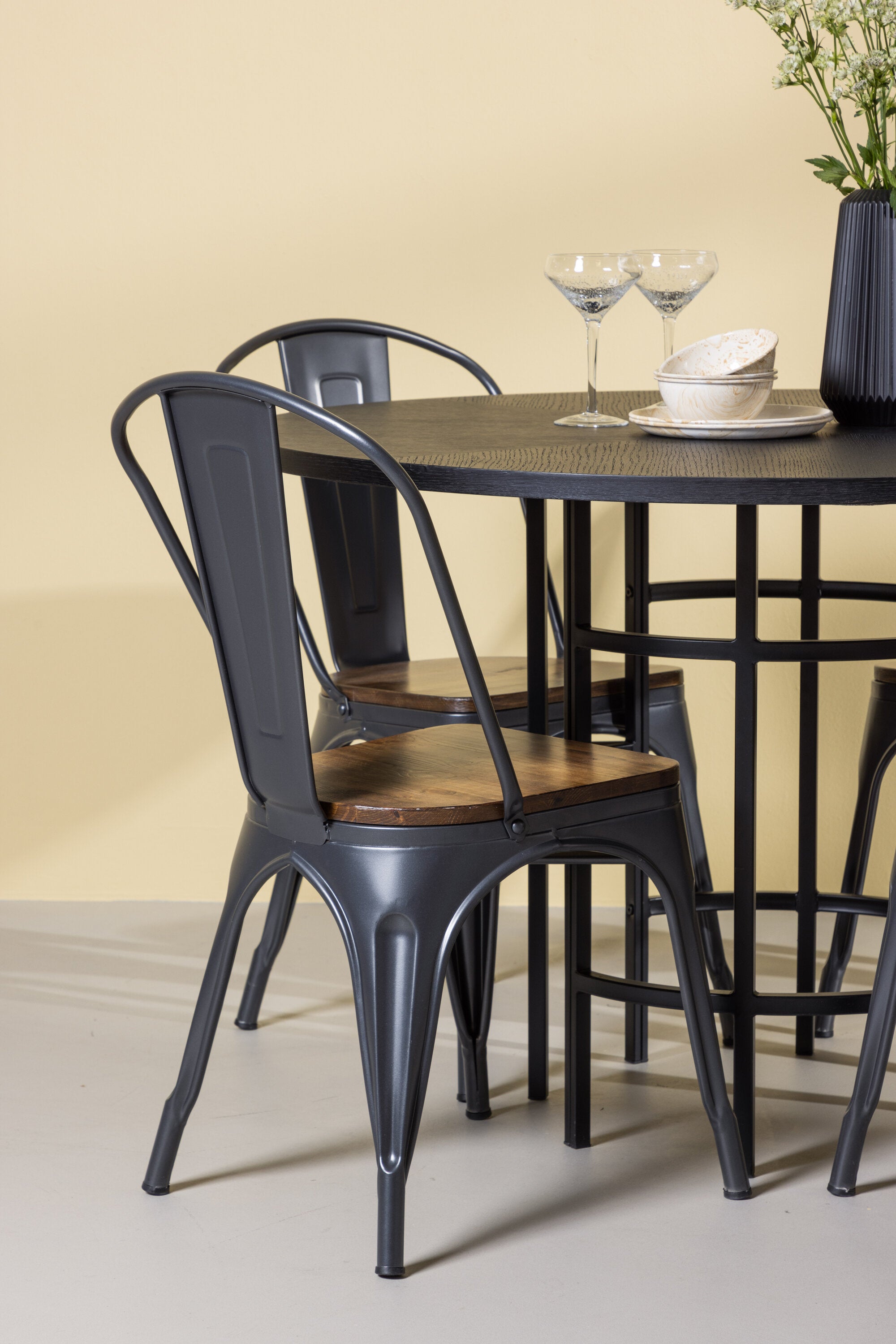 Esszimmerset Copenhagen + Tempe ⌀115cm/4St. in Dunkelgrau / Walnuss präsentiert im Onlineshop von KAQTU Design AG. Esszimmerset ist von Venture Home