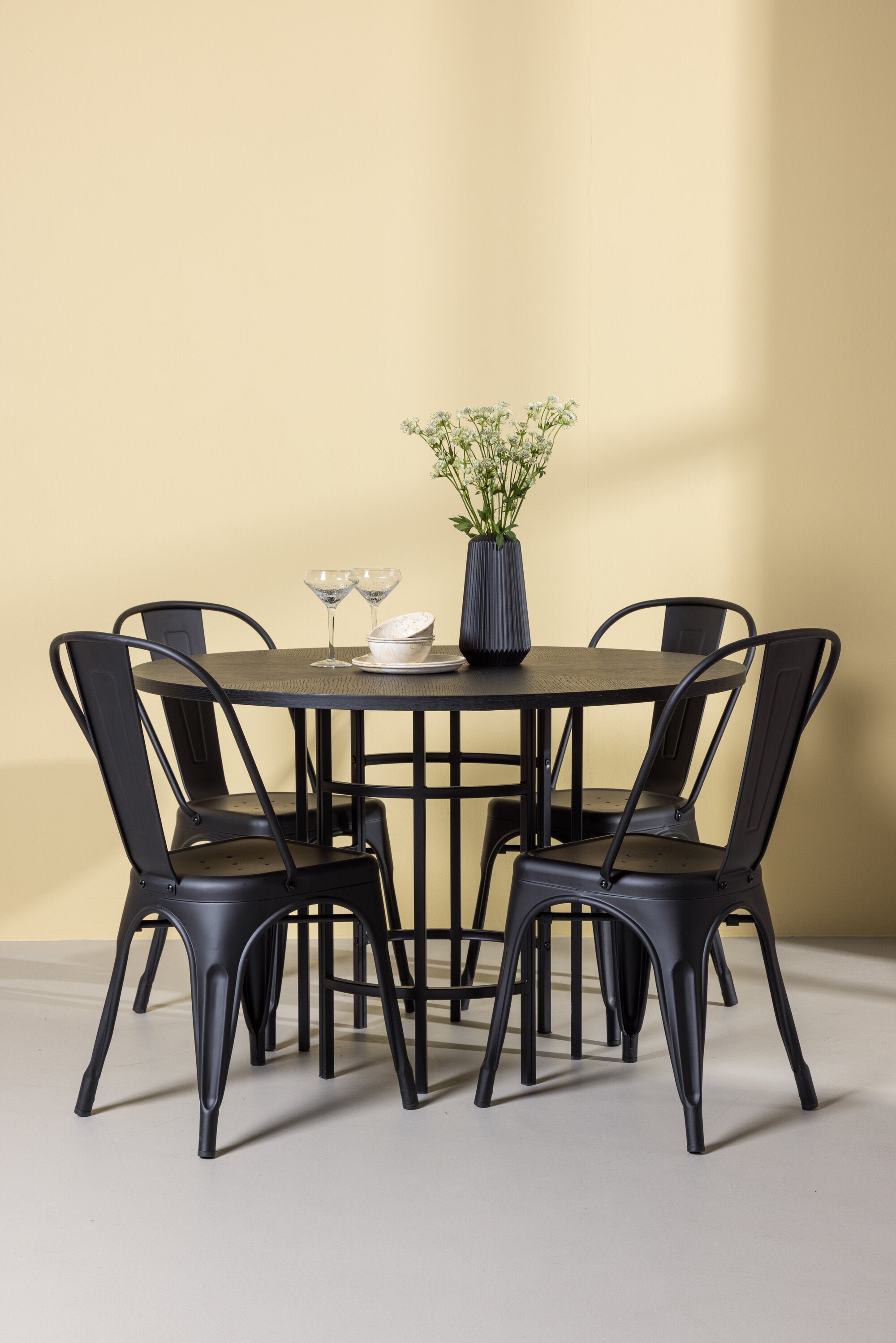 Esszimmerset Copenhagen + Tempe ⌀115cm/4St. in Schwarz präsentiert im Onlineshop von KAQTU Design AG. Esszimmerset ist von Venture Home