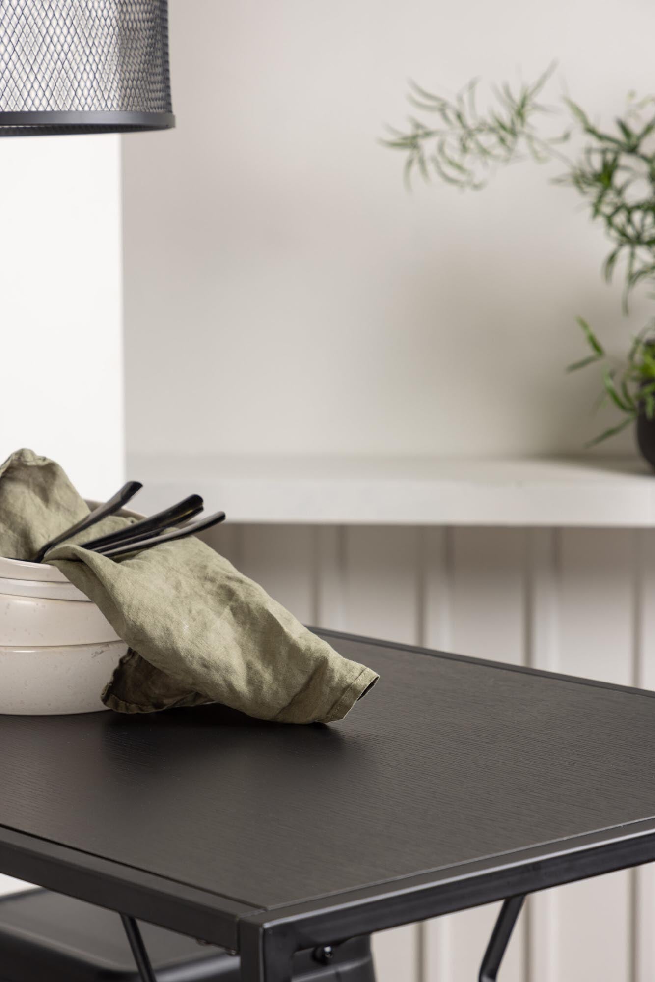 Erleben Sie das Brea Barset + Tempe Flat 120cm/4St. von Venture Home – eine elegante Bargruppe, die Stil und Komfort in Ihr Zuhause bringt!