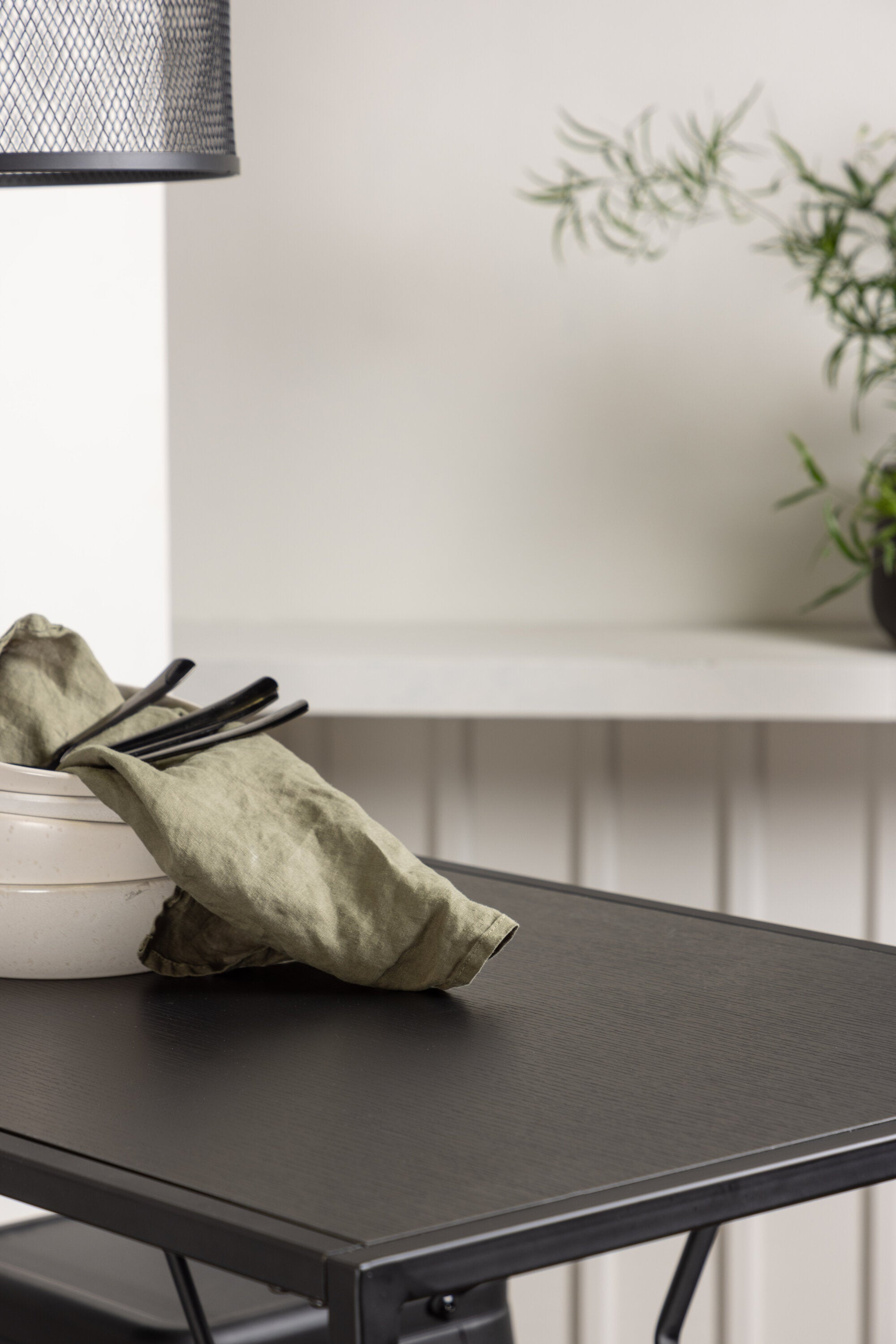 Brea Barset + Tempe Flat 120cm/4St. in Schwarz präsentiert im Onlineshop von KAQTU Design AG. Bartischset ist von Venture Home