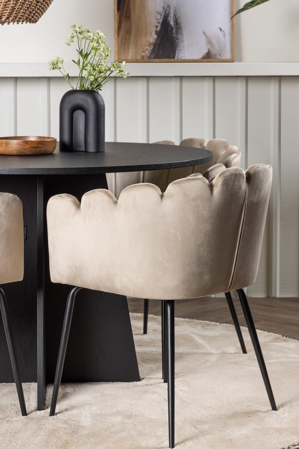 Bootcut Esszimmerset + Limhamn ⌀110cm/4St. in Beige präsentiert im Onlineshop von KAQTU Design AG. Esszimmerset ist von Venture Home