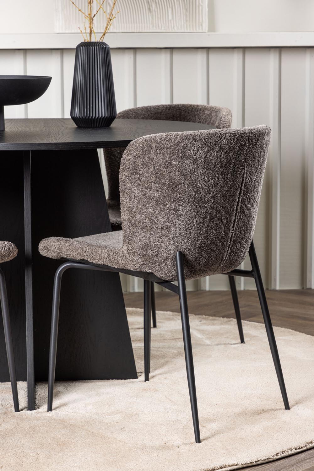 Bootcut Esszimmerset + Modesto ⌀110cm/4St. in Beige, Schwarz präsentiert im Onlineshop von KAQTU Design AG. Esszimmerset ist von Venture Home