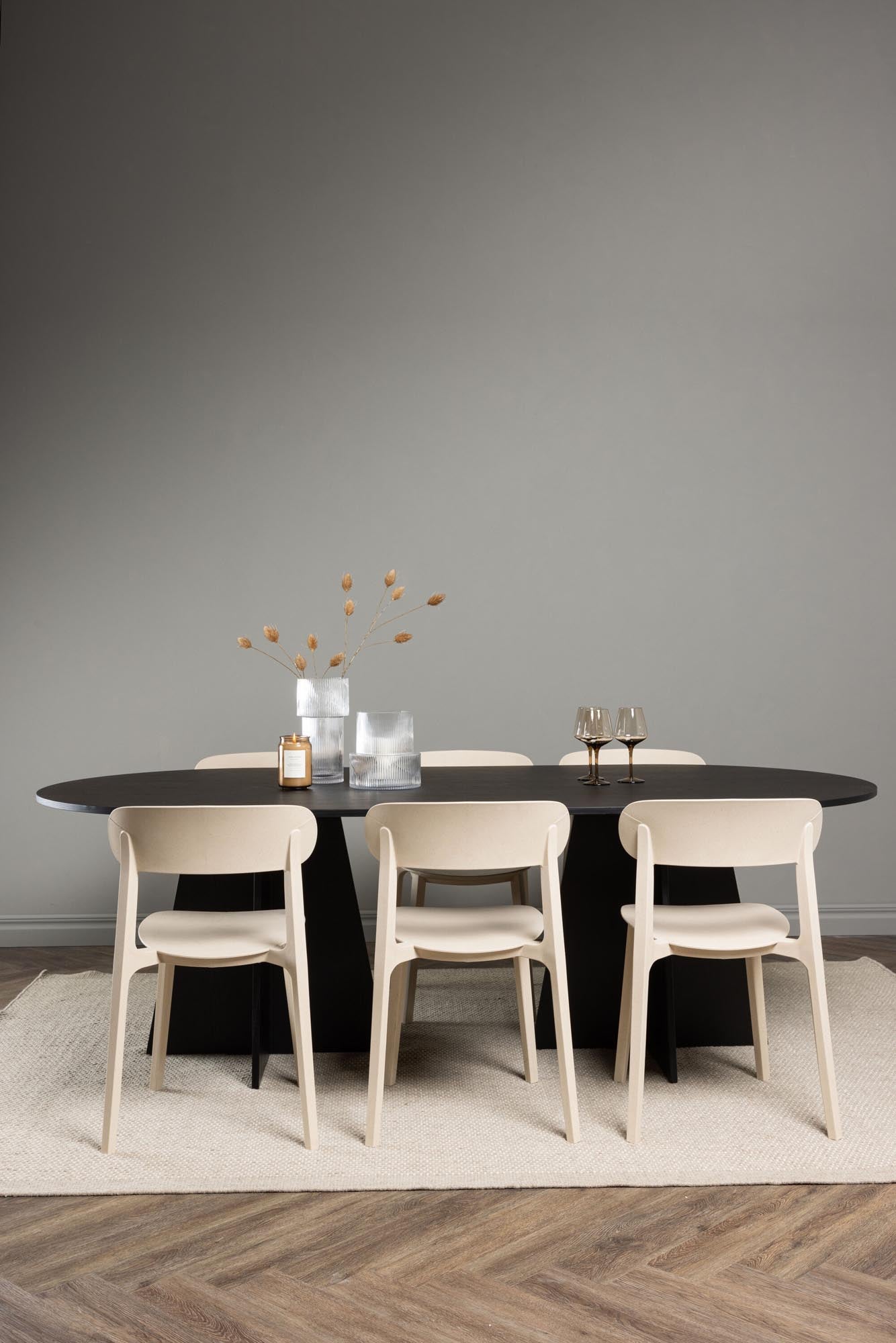 Eleganter Bootcut Esstisch mit 6 Åstol Stühlen von Venture Home.