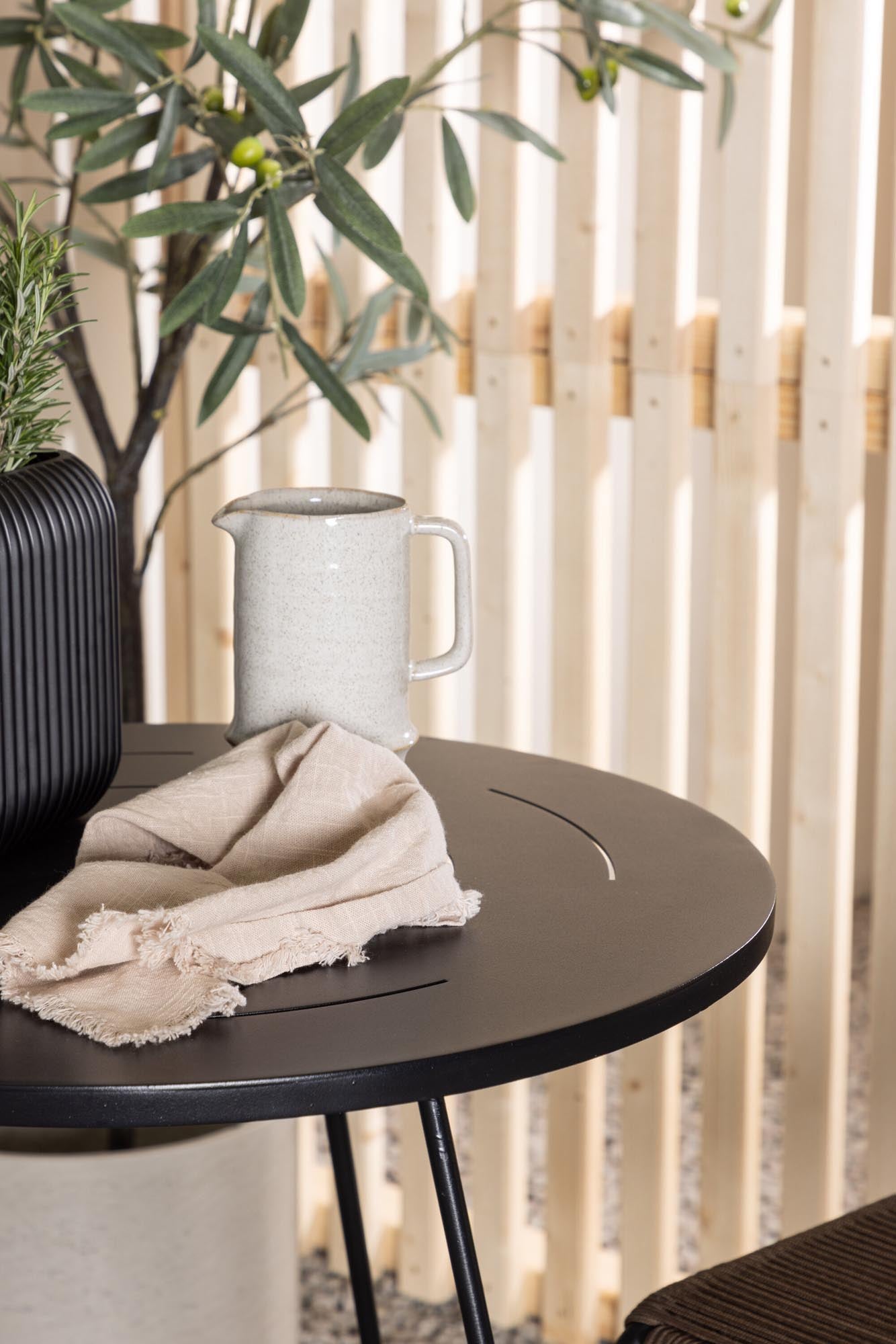 Stilvolles Bacong Outdoor-Tischset mit rundem Lindos-Tisch (⌀60cm) und 2 Stühlen von Venture Home, perfekt für Terrasse oder Balkon.