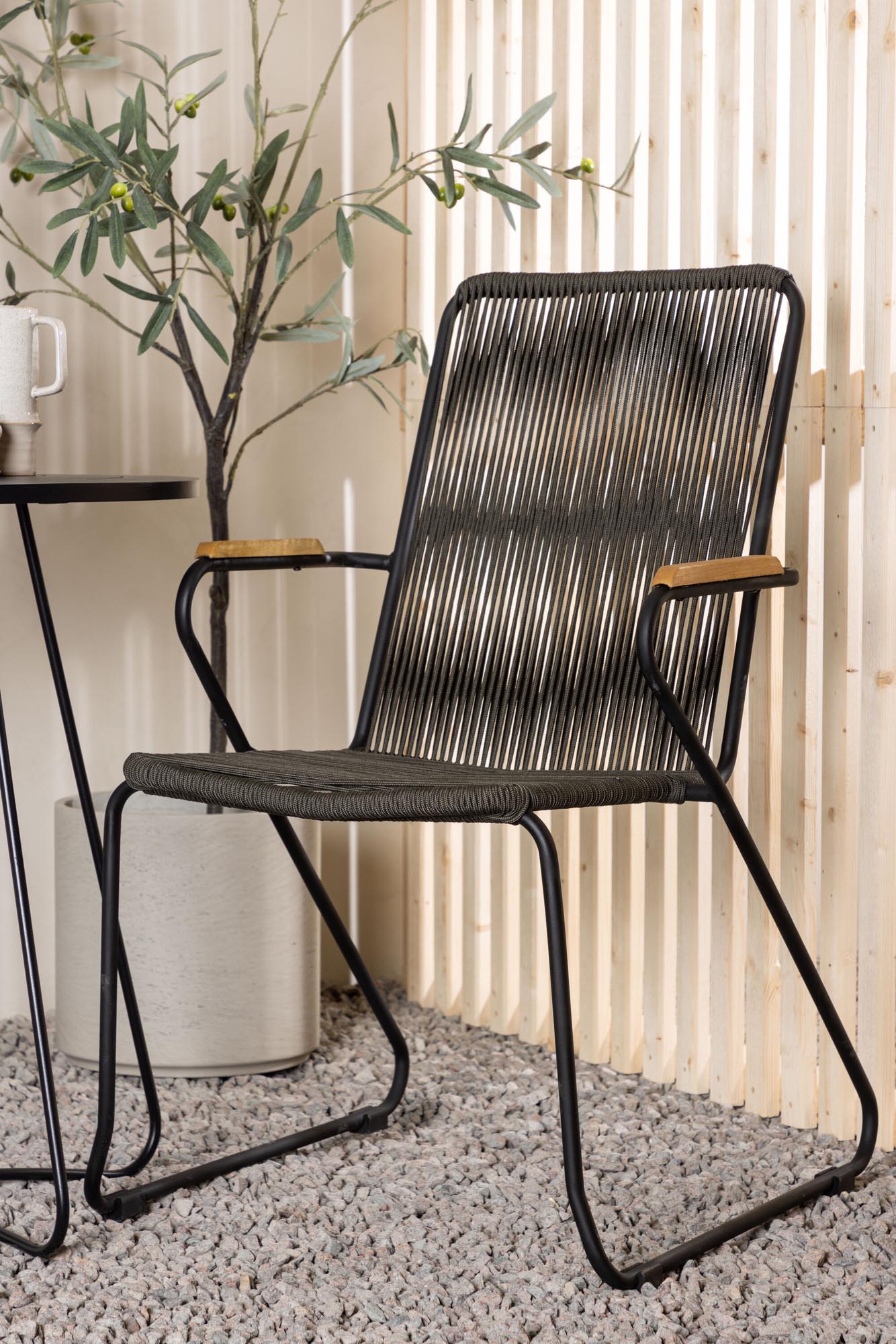 Robustes Bacong Tischset, perfekt für gemütliche Gartenmomente.