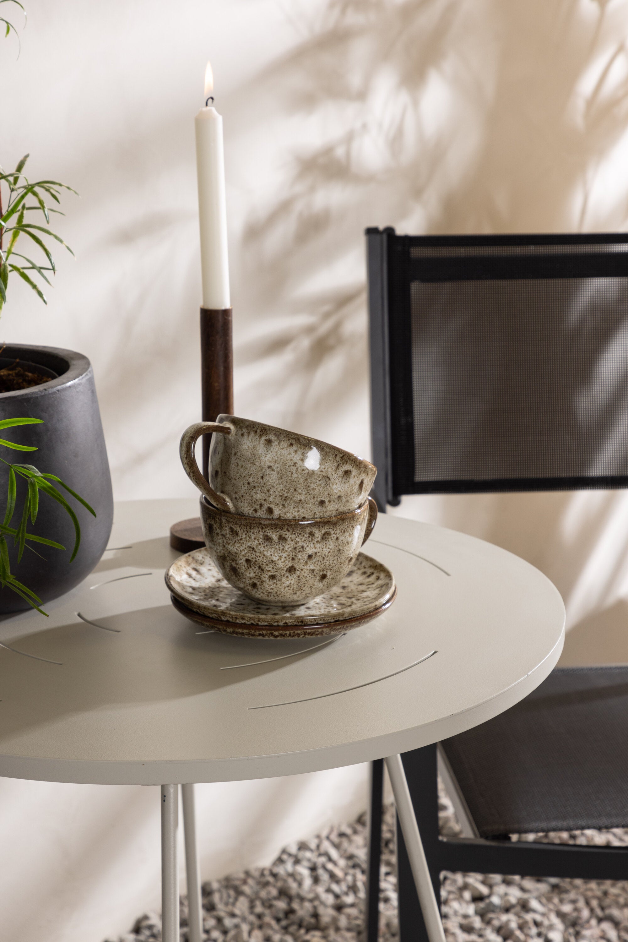 Bacong Outdoor-Tischset + Copacabana ⌀60cm/2St. in Beige/Schwarz präsentiert im Onlineshop von KAQTU Design AG. Gartentischset ist von Venture Home