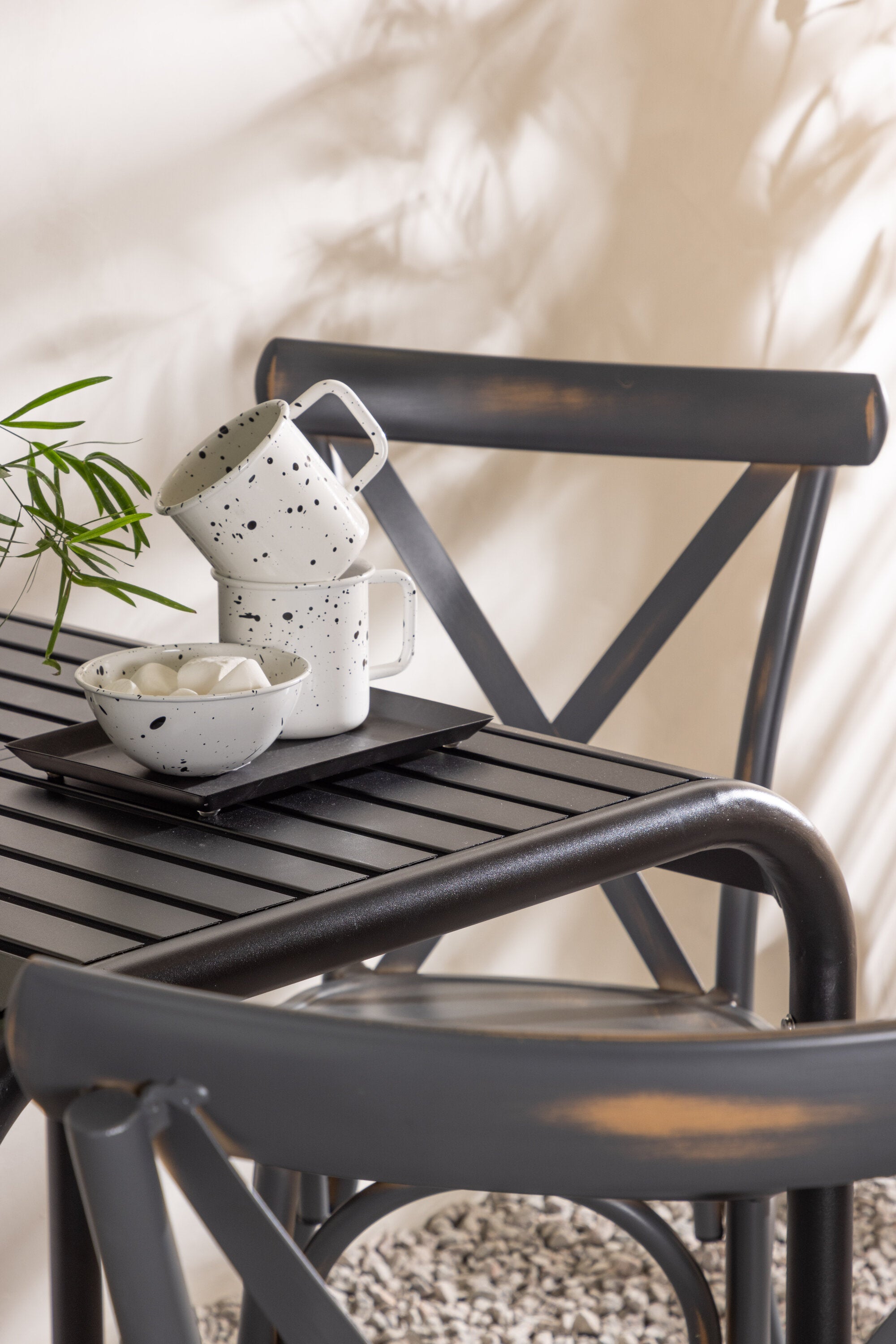 Borneo Outdoor-Tischset + Tablas 70cm/2St. in Scharz präsentiert im Onlineshop von KAQTU Design AG. Gartentischset ist von Venture Home