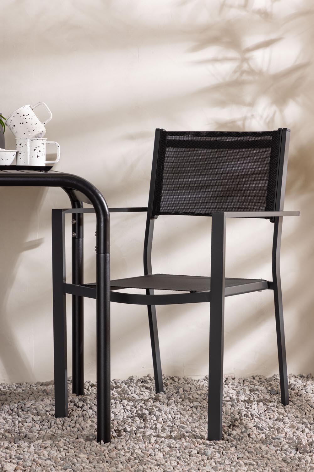 Borneo Outdoor-Tischset + Copacabana 70cm/2St. in Schwarz präsentiert im Onlineshop von KAQTU Design AG. Gartentischset ist von Venture Home