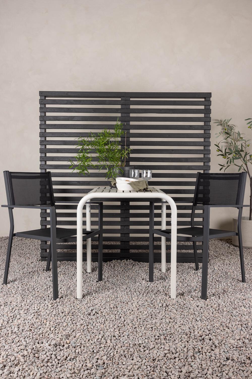 Borneo Outdoor-Tischset + Copacabana 70cm/2St. in Beige / Schwarz präsentiert im Onlineshop von KAQTU Design AG. Gartentischset ist von Venture Home