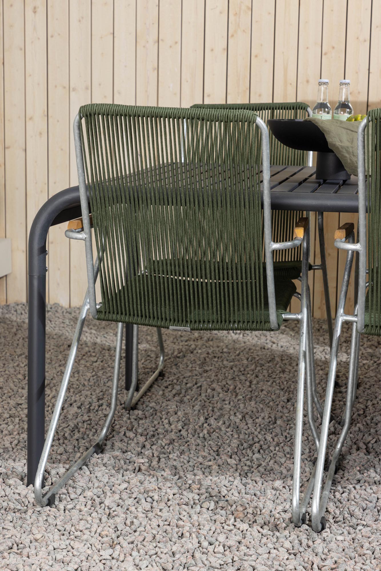 Elegantes Borneo Tischset: Perfekt für stilvolle Outdoor-Dinner.