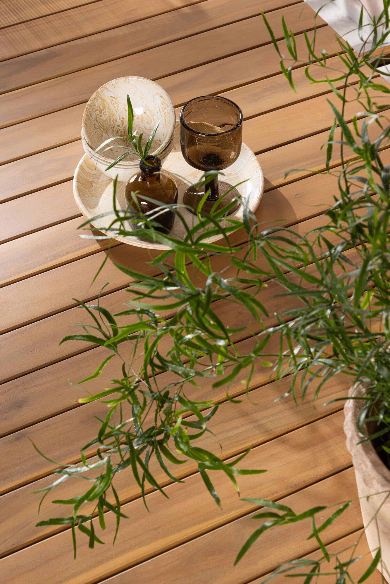 Stilvolles 200 cm Gartentischset aus robustem Akazienholz und modernem Stahl, mit 6 komfortablen Stühlen für unvergessliche Outdoor-Momente.