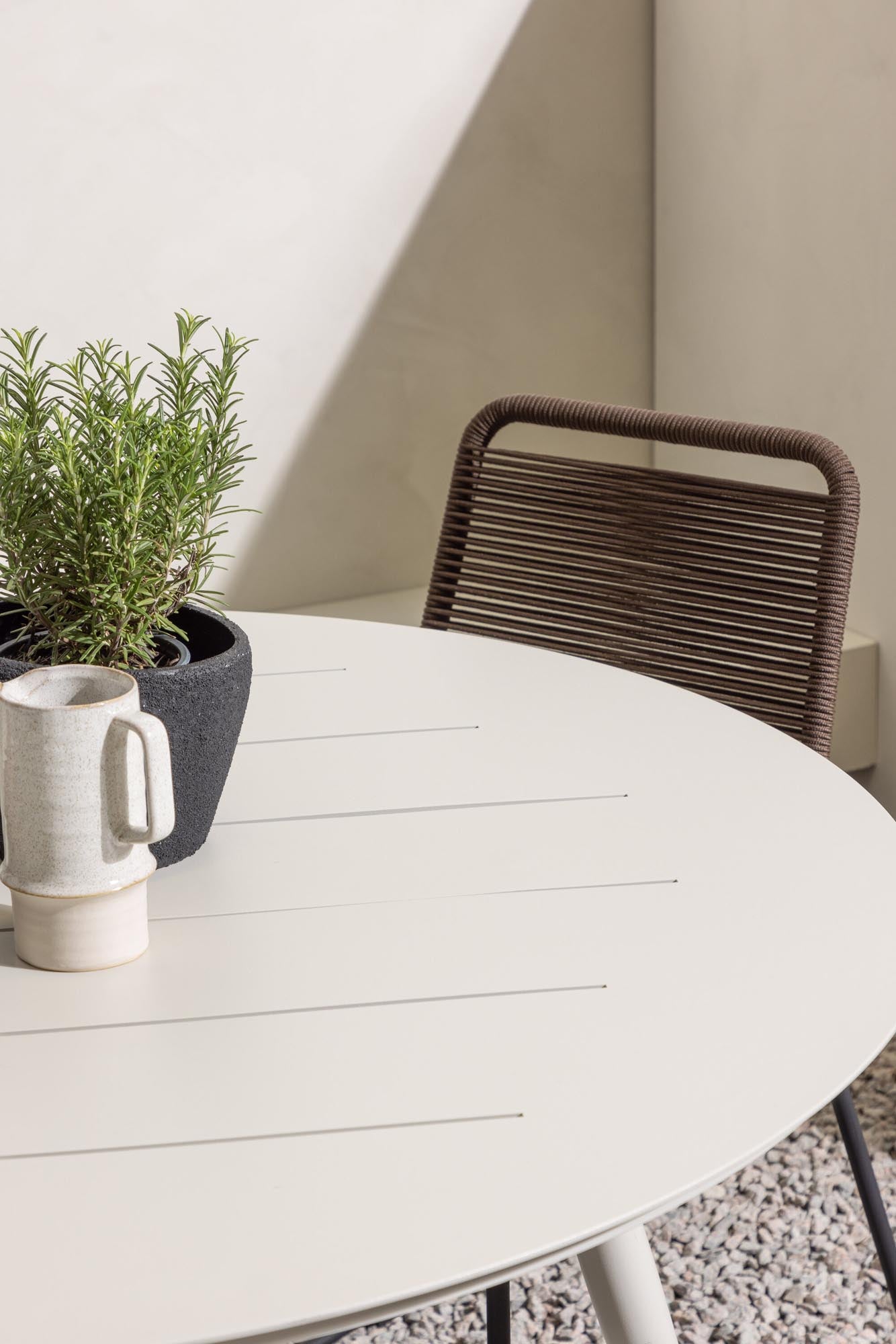 Lina Outdoor Tischset Lindos: Stilvolles 120 cm Set für bis zu 4 Personen. Robuste, wetterfeste Materialien für langlebigen Genuss im Freien.