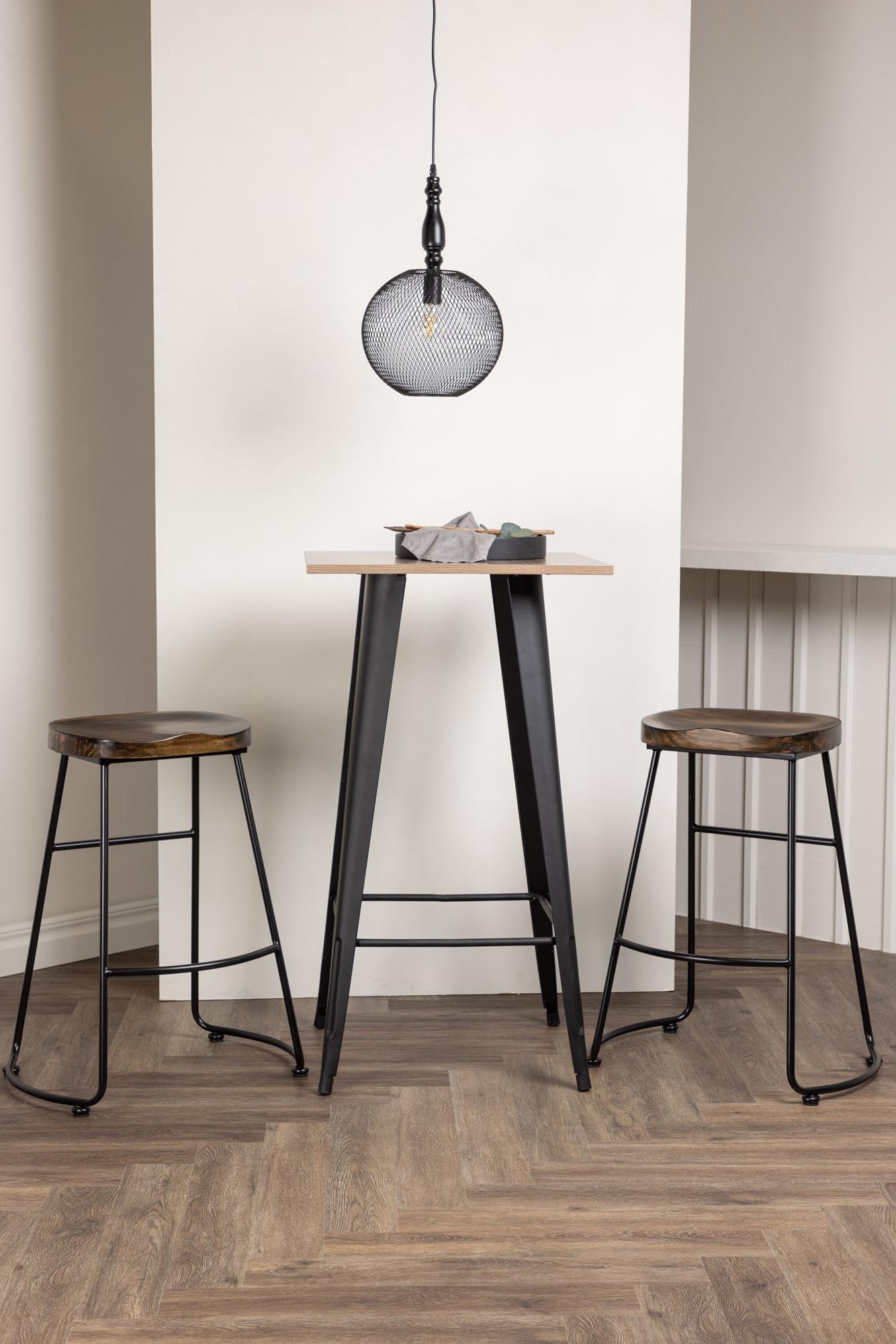 Elegantes Barset für stilvolle Akzente in kompakten Wohnbereichen.