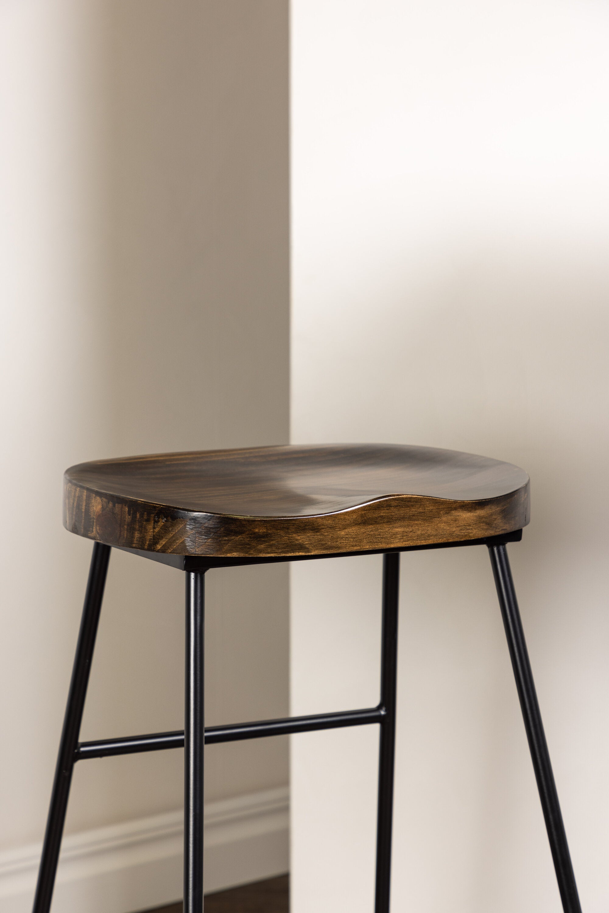 Barset Tempe + Ozark 60cm/2St. in Schwarz präsentiert im Onlineshop von KAQTU Design AG. Bartischset ist von Venture Home