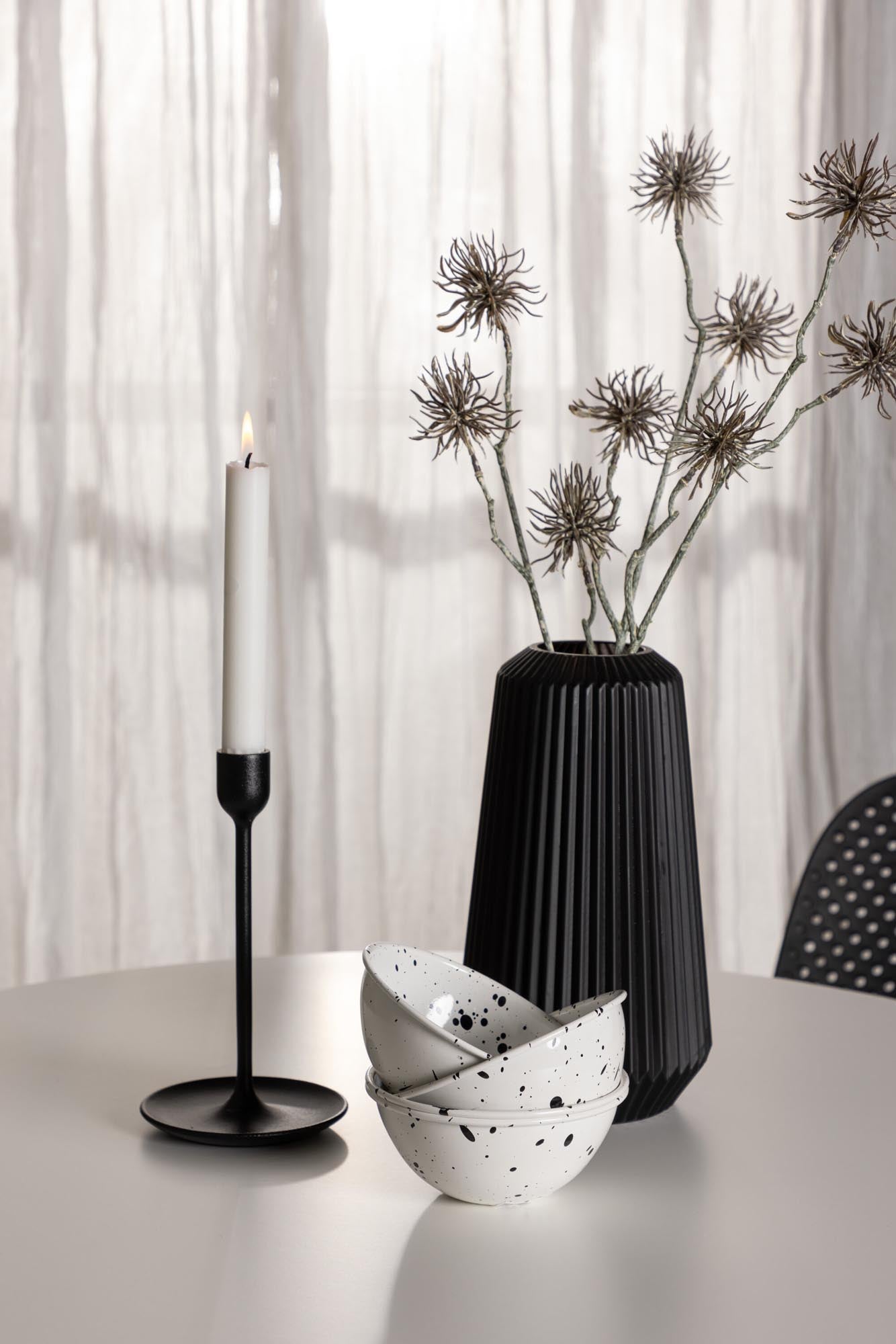 Elegantes Esszimmerset von Venture Home mit robuster, pflegeleichter Tischplatte und ergonomischen Stühlen für gemütliche Familienessen.