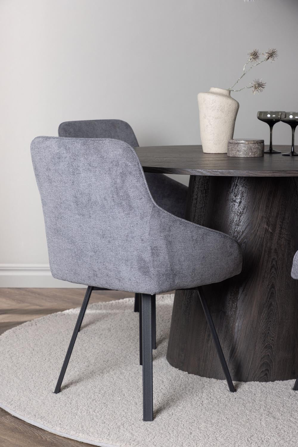 Lanzo Esszimmerset + Rosie ⌀120cm/4St. in Schwarzgrau präsentiert im Onlineshop von KAQTU Design AG. Esszimmerset ist von Venture Home