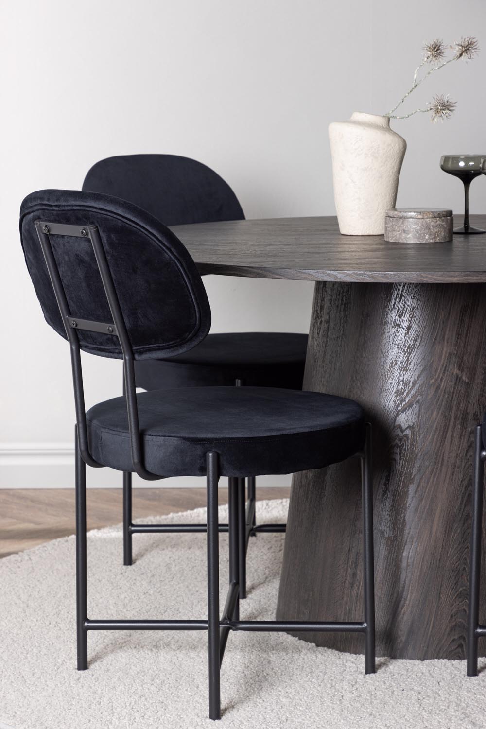 Lanzo Esszimmerset + Stella ⌀120cm/4St. in Braun / Schwarz präsentiert im Onlineshop von KAQTU Design AG. Esszimmerset ist von Venture Home