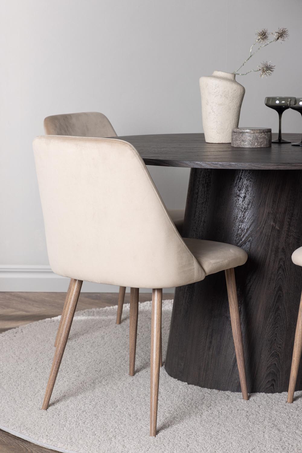 Lanzo Esszimmerset + Night ⌀120cm/4St. in Braun / Walnuss präsentiert im Onlineshop von KAQTU Design AG. Esszimmerset ist von Venture Home