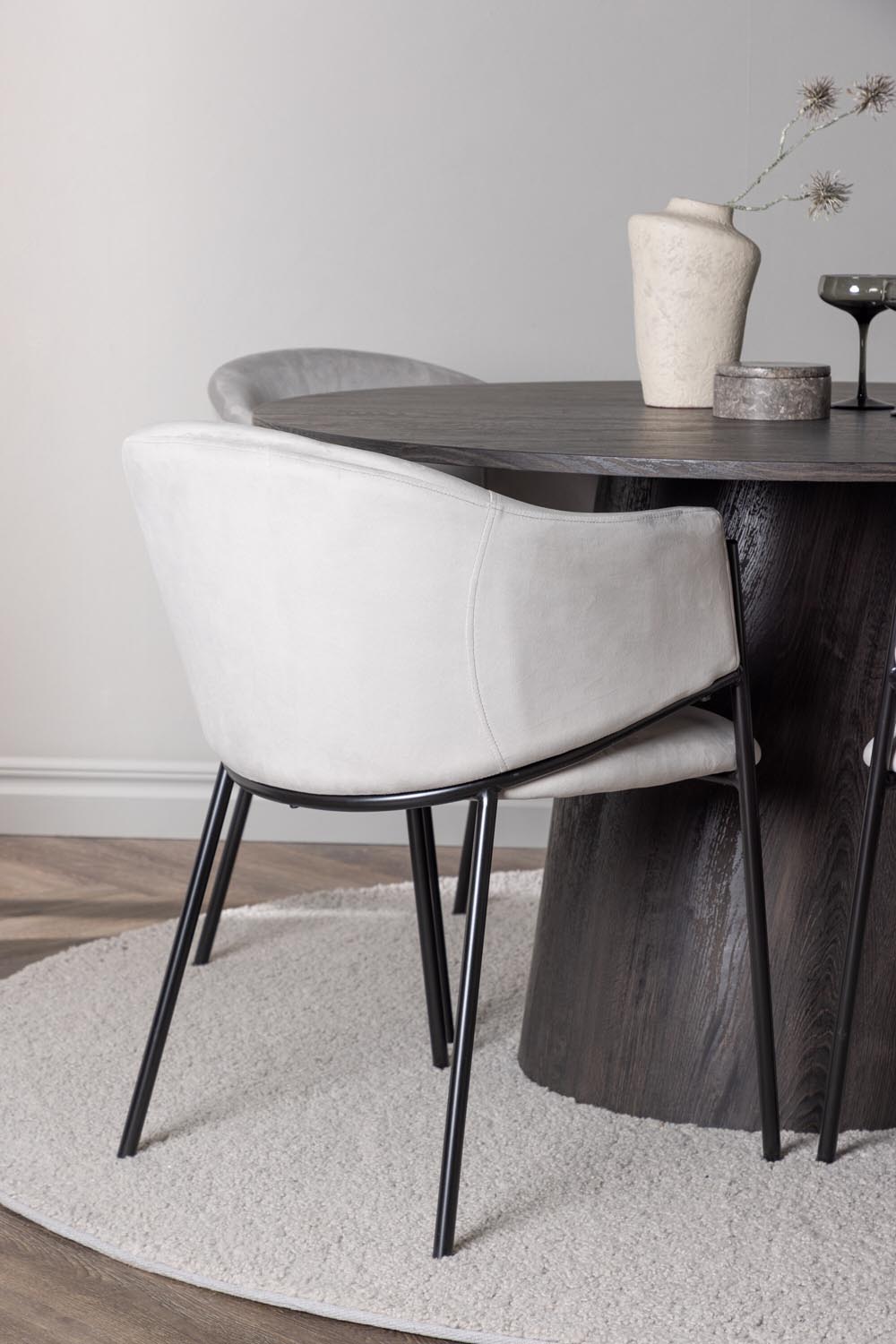 Lanzo Esszimmerset + Evelina ⌀120cm/4St. in Schwarzgrau präsentiert im Onlineshop von KAQTU Design AG. Esszimmerset ist von Venture Home