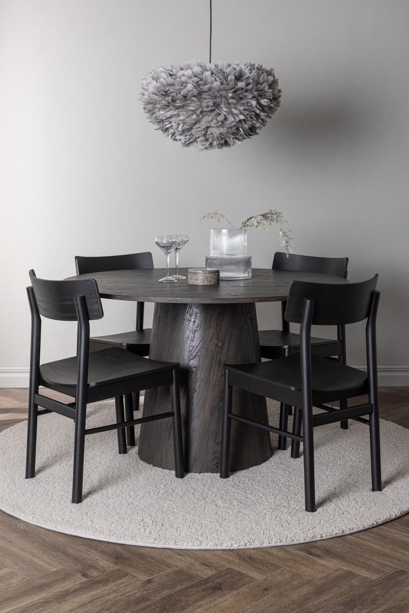 Elegantes Esszimmerset Lanzo mit 120 cm Tisch und 4 komfortablen Montros-Stühlen. Ideal für skandinavisches Flair und gesellige Abende.