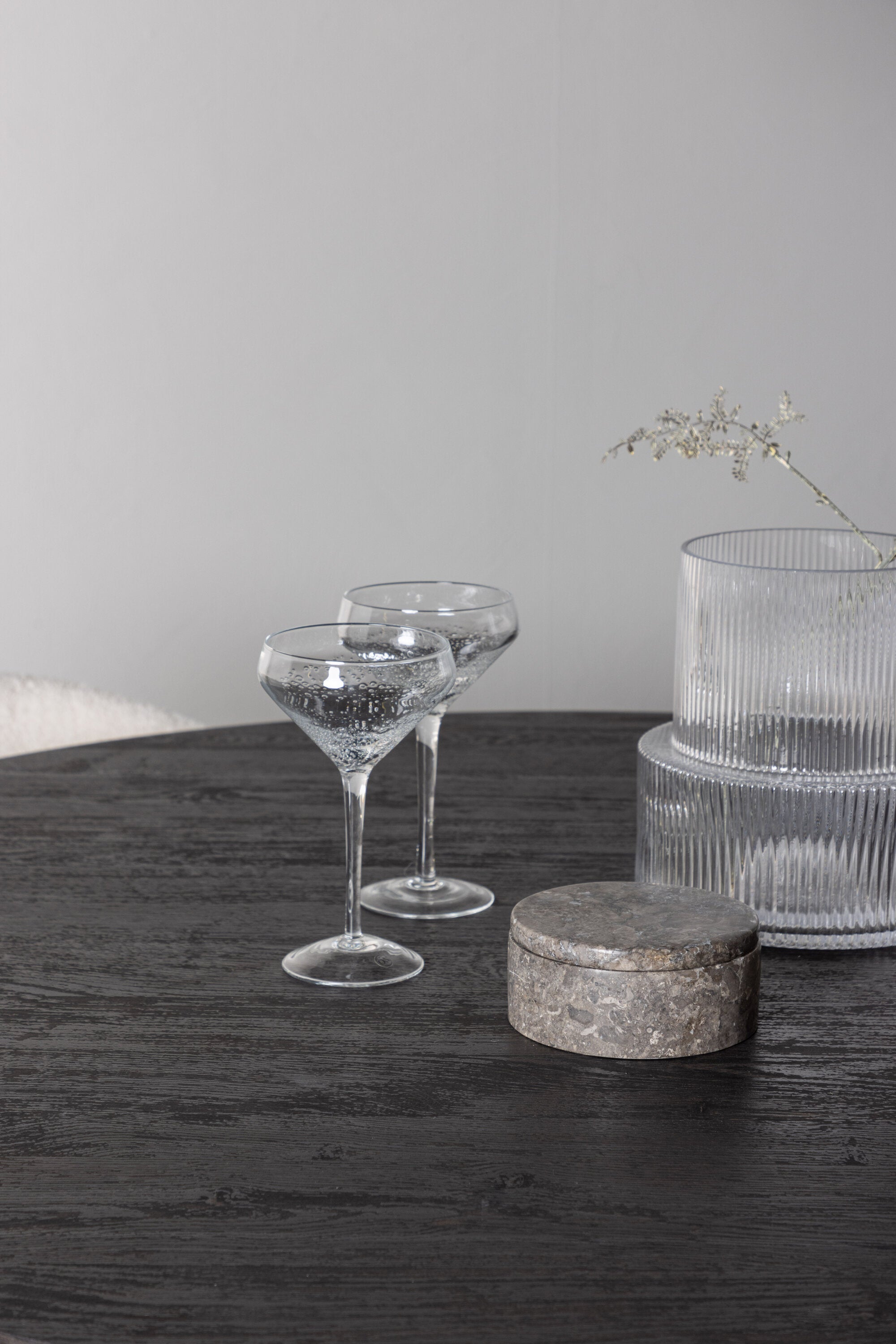 Lanzo Esszimmerset + Chico ⌀120cm/4St. in Braun / Weiss präsentiert im Onlineshop von KAQTU Design AG. Esszimmerset ist von Venture Home