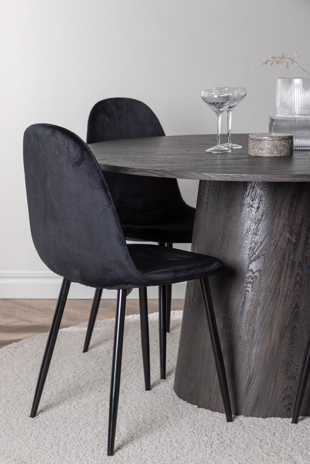 Lanzo Esszimmerset + Polar ⌀120cm/4St. in Braun / Schwarz präsentiert im Onlineshop von KAQTU Design AG. Esszimmerset ist von Venture Home