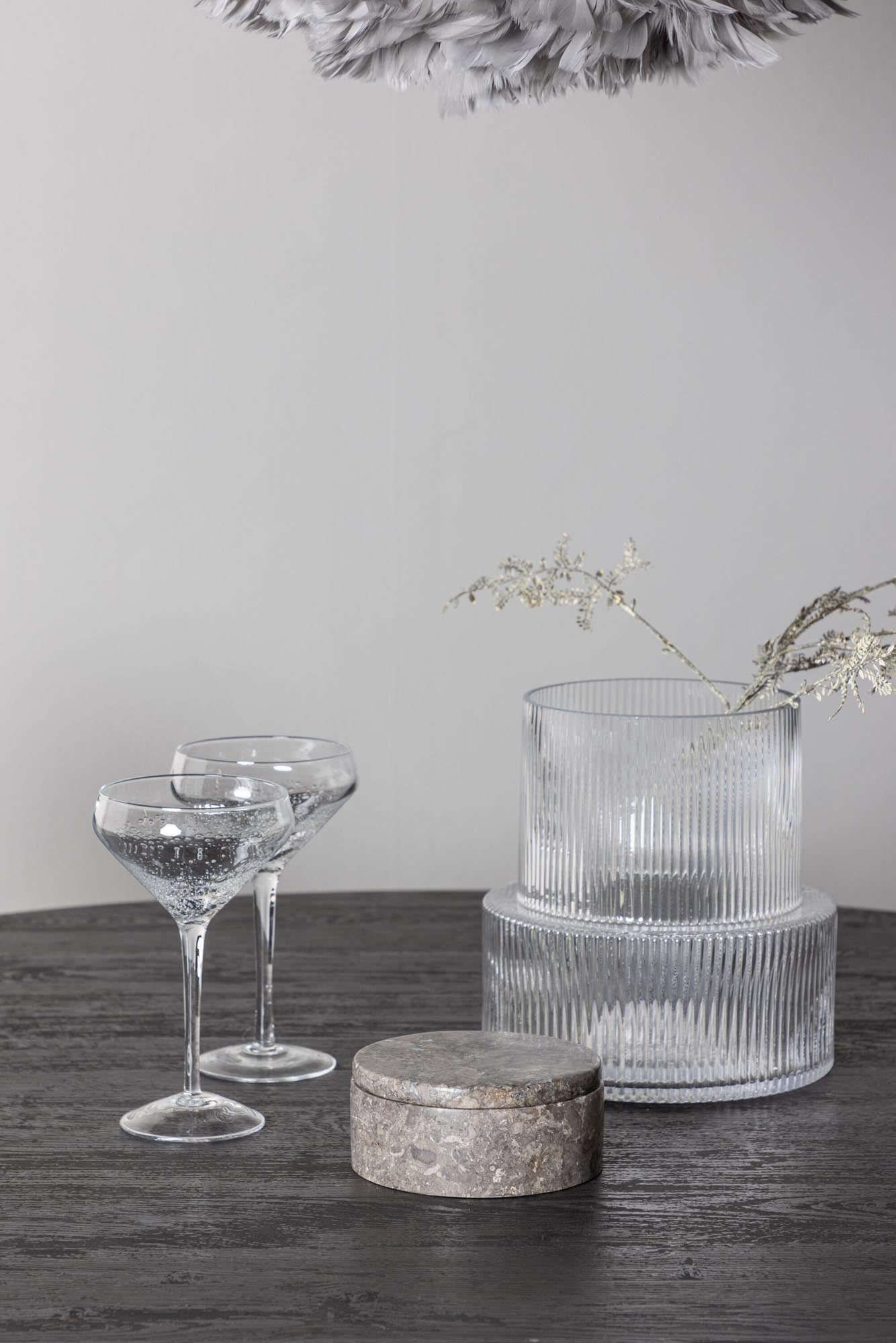 Entdecken Sie das stilvolle Lanzo Esszimmerset + Polar ⌀120cm/4St. von Venture Home – ideal für gesellige Runden und elegantes Wohnen.