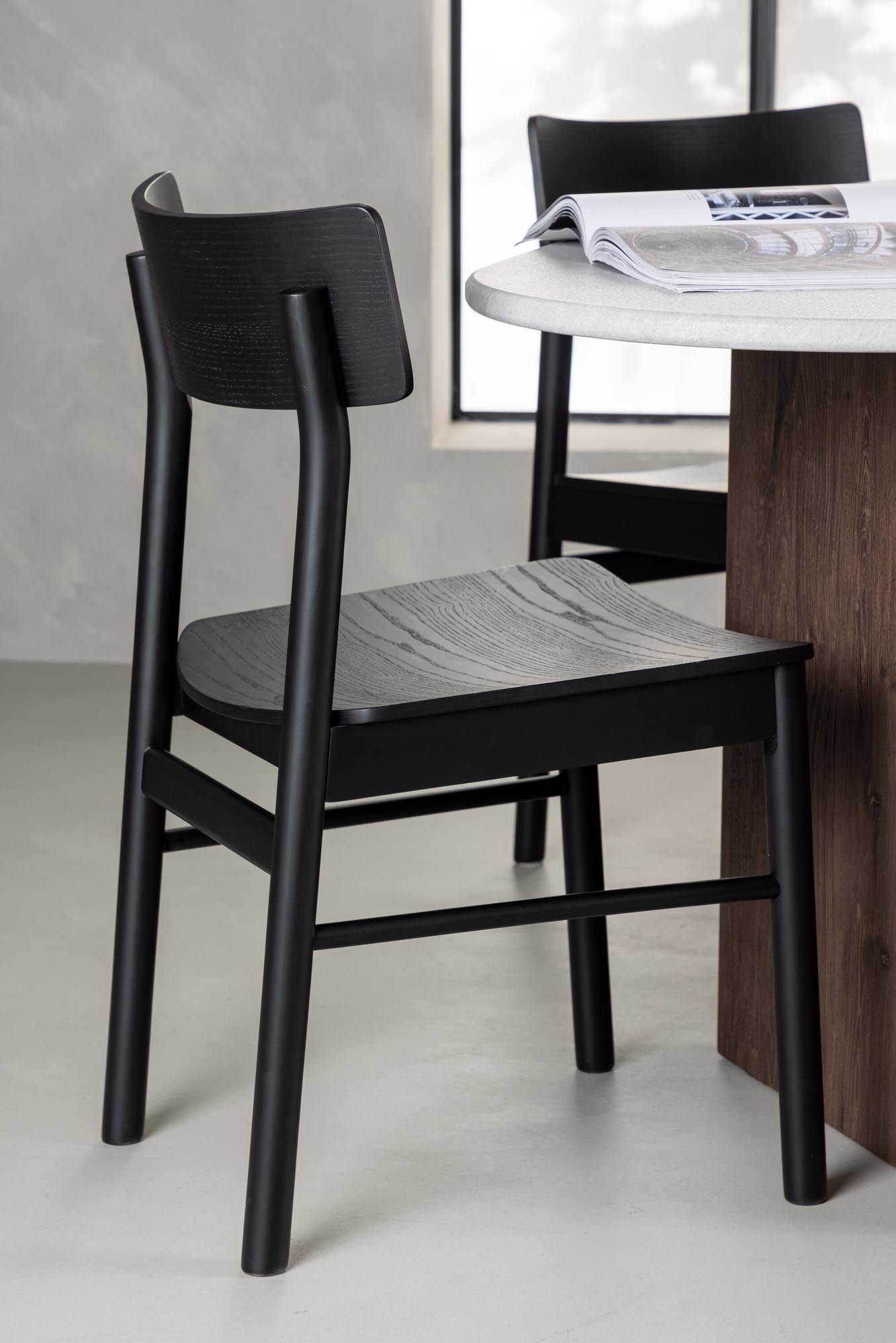 Elegantes Grönvik Esszimmerset mit ovalem Marmoroptik-Tisch und 4 stilvollen Montros Stühlen aus Birkenholz für ein modernes Zuhause.