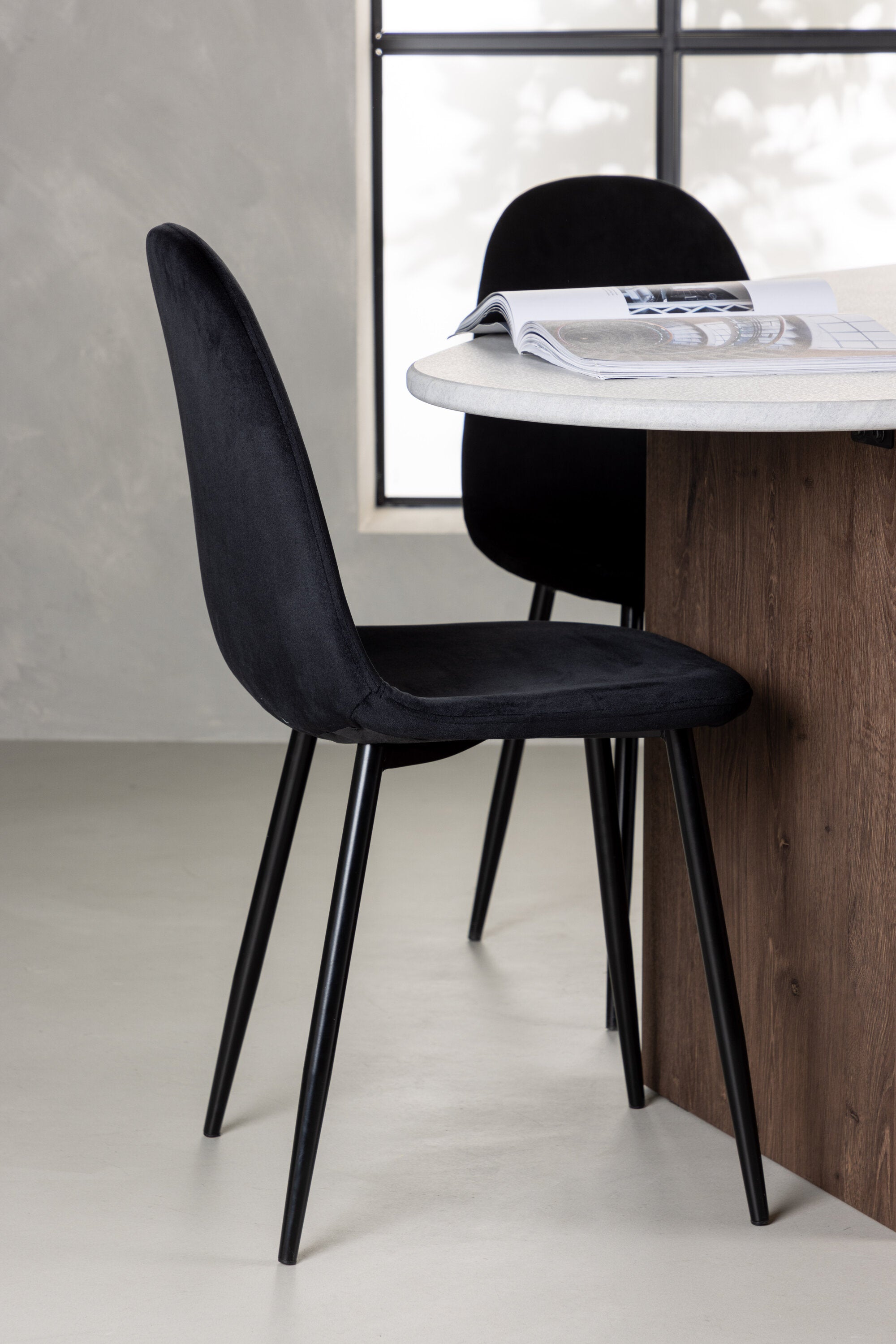 Grönvik Esszimmerset + Polar 180cm/4St. in Schwarz präsentiert im Onlineshop von KAQTU Design AG. Esszimmerset ist von Venture Home