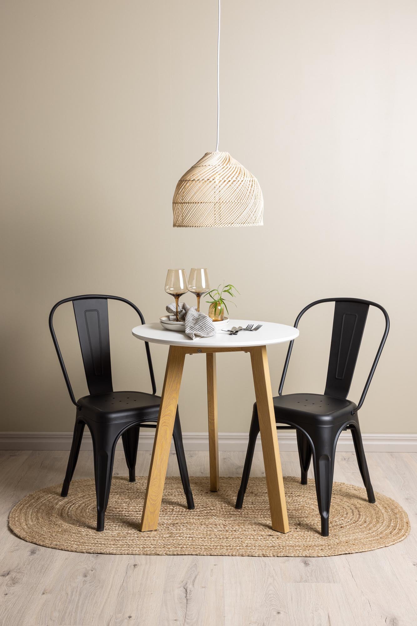 Leonora Esstisch: Elegantes Design, MDF-Tischplatte, Eichenoptik-Gestell, Tempe-Stühle, Komfort, Langlebigkeit, Stil.