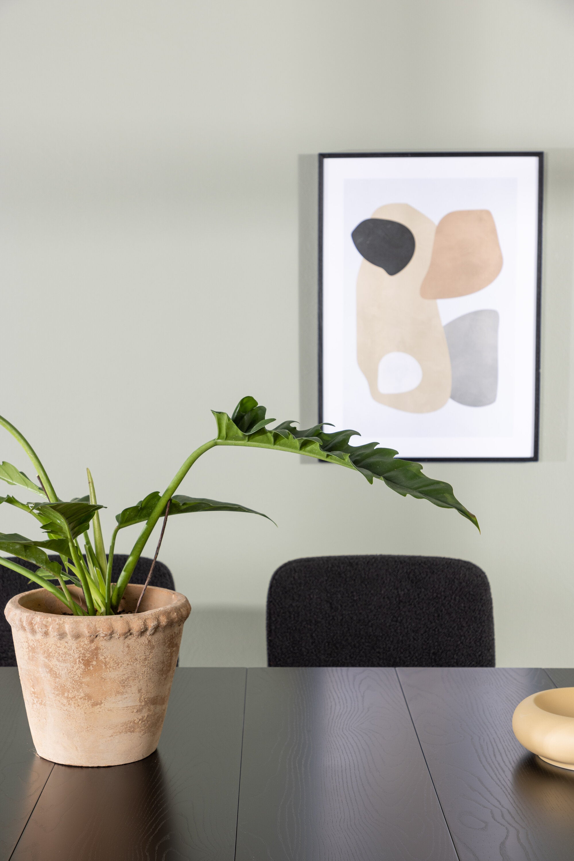 Astrid Esszimmerset + Yesterday 200cm/6St. in Schwarz präsentiert im Onlineshop von KAQTU Design AG. Esszimmerset ist von Venture Home