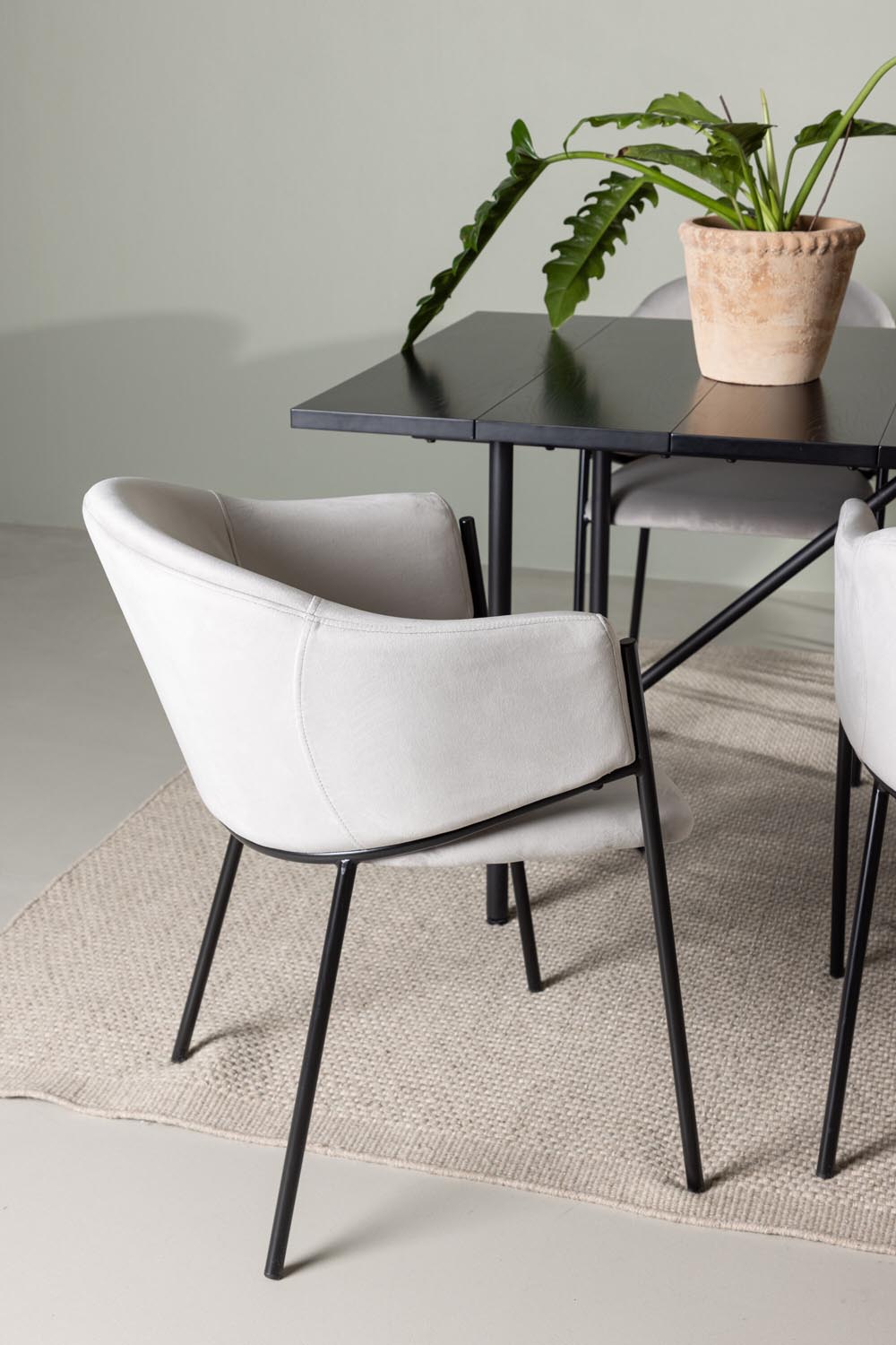Astrid Esszimmerset + Evelina 200cm/6St. in Schwarzgrau präsentiert im Onlineshop von KAQTU Design AG. Esszimmerset ist von Venture Home