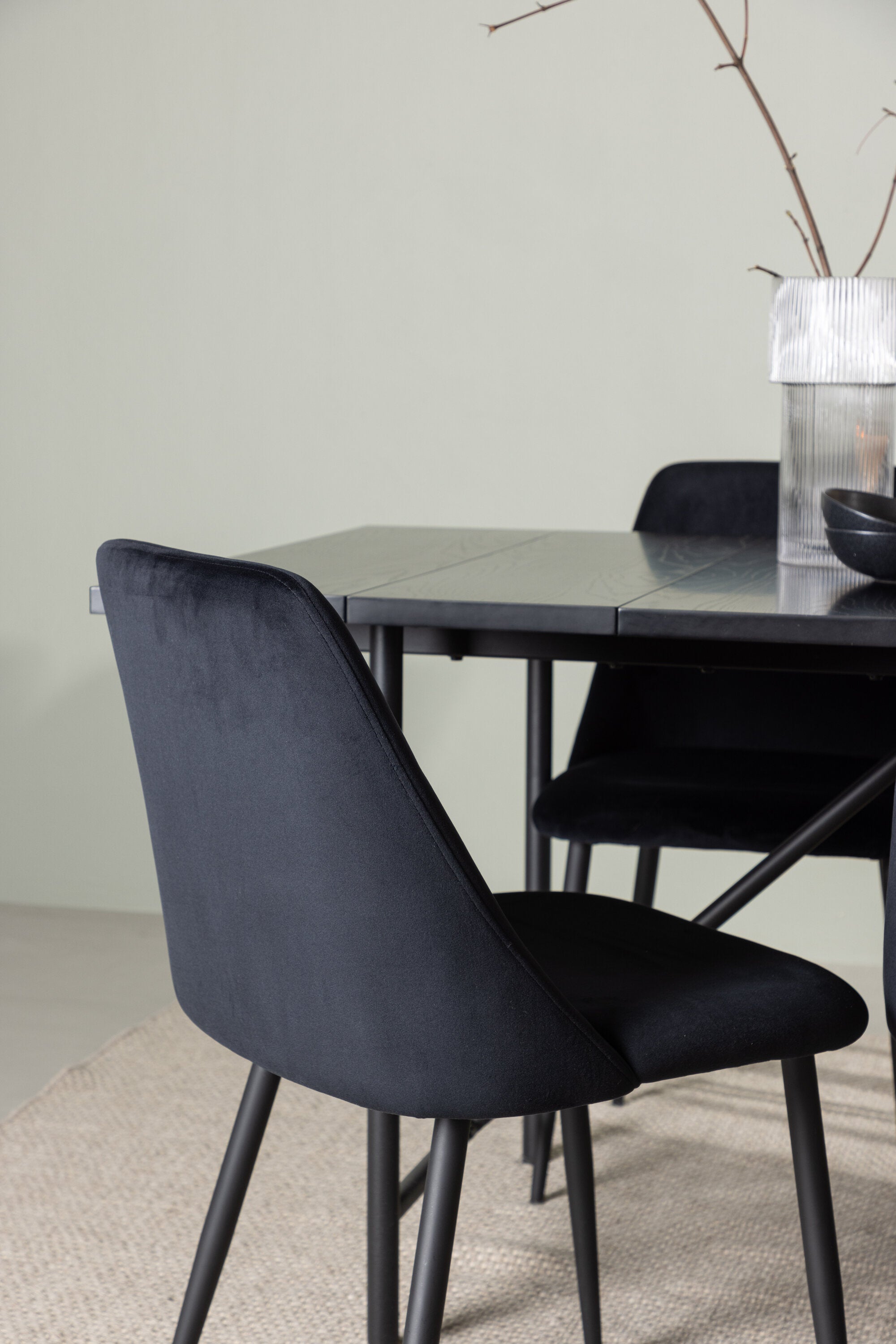 Astrid Esszimmerset + Night 200cm/6St. in Schwarz präsentiert im Onlineshop von KAQTU Design AG. Esszimmerset ist von Venture Home